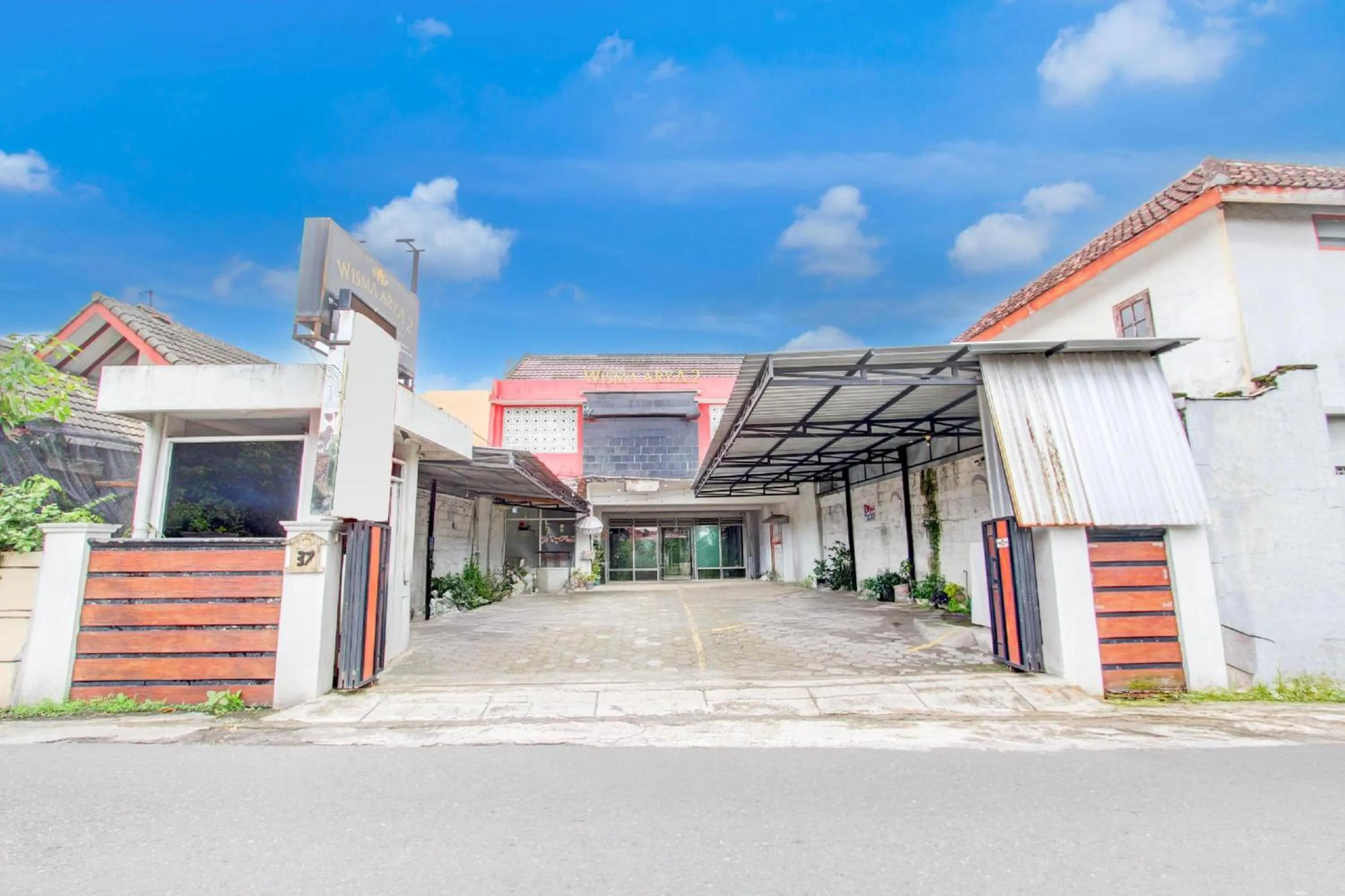 Property building in Hotel O Wisma Arya 2