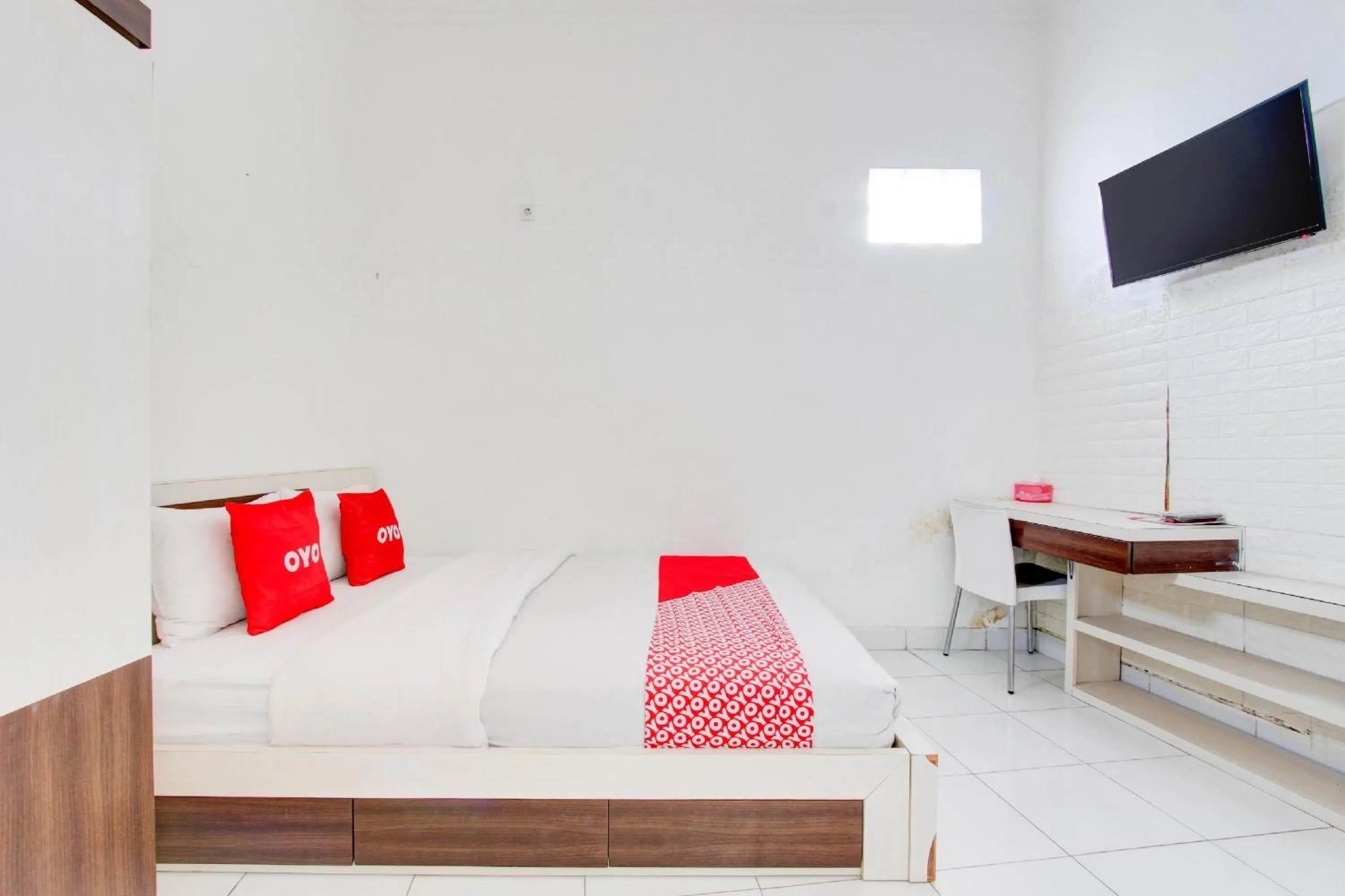 Photo of the whole room, Bed in Hotel O Wisma Arya 2