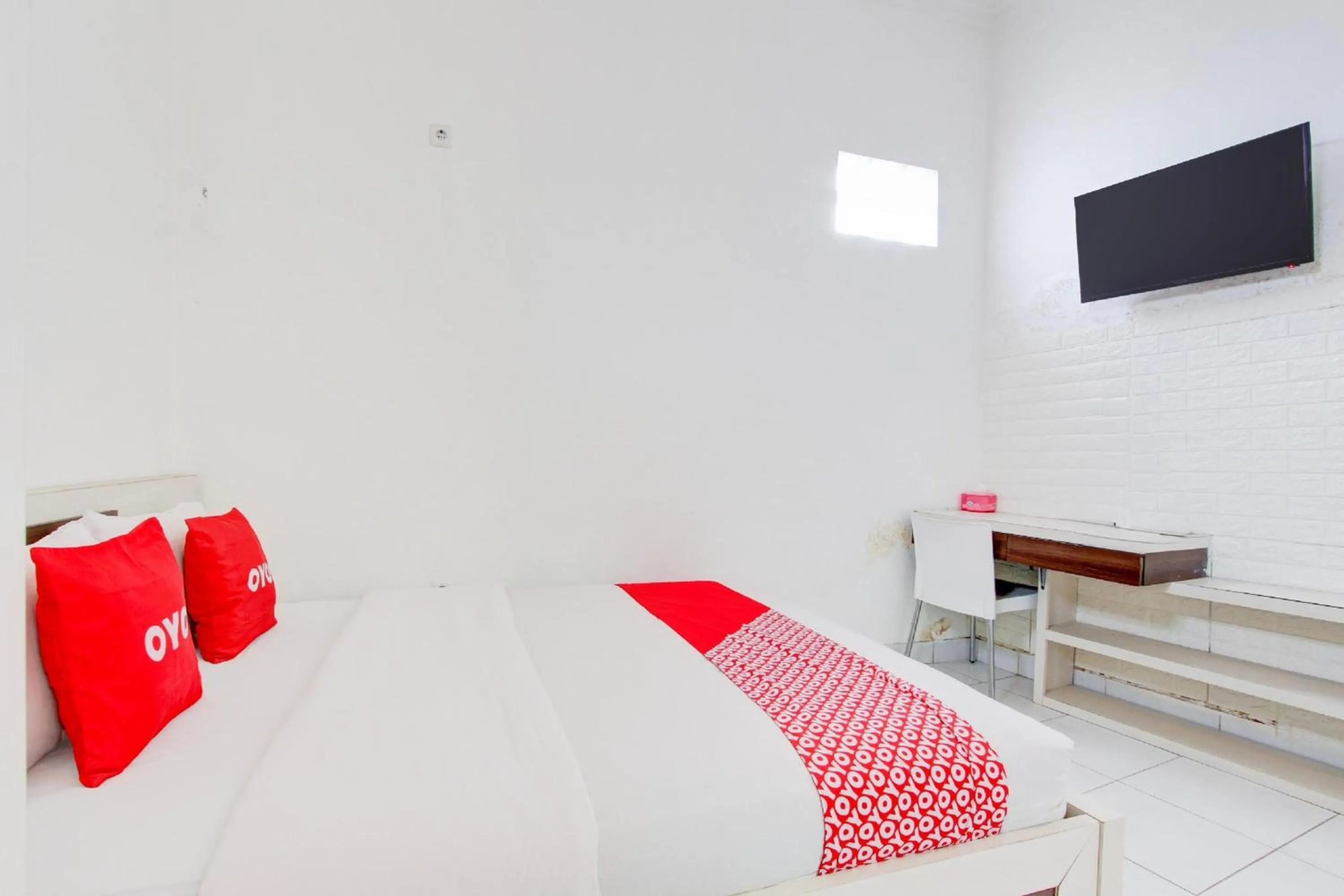 View (from property/room), Bed in Hotel O Wisma Arya 2