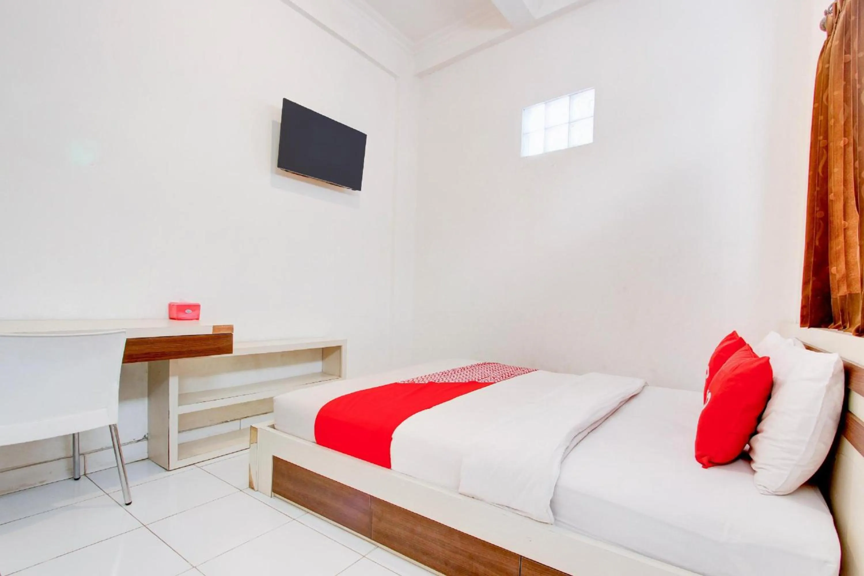 Photo of the whole room, Bed in Hotel O Wisma Arya 2