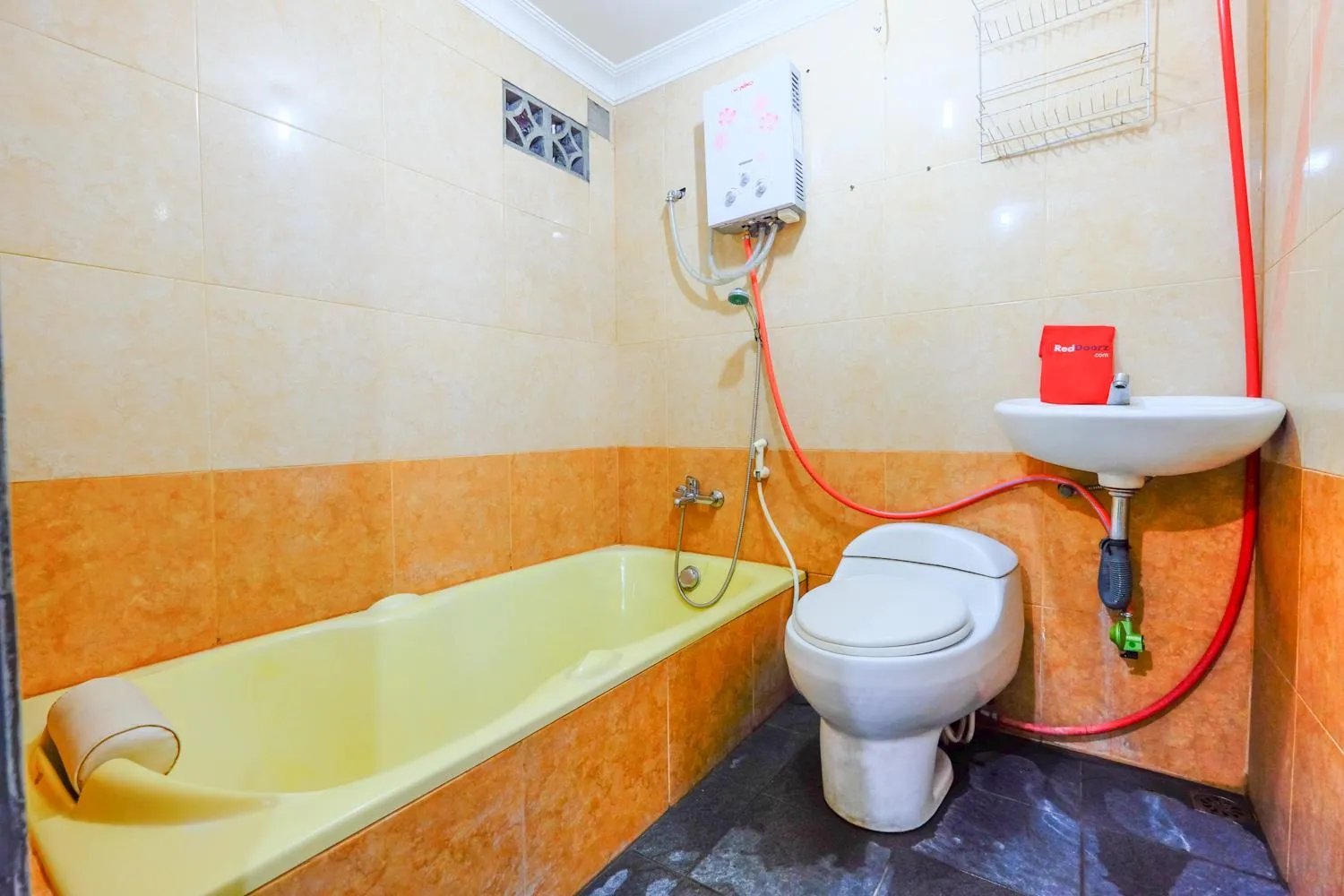 RedDoorz near Universitas Diponegoro Semarang