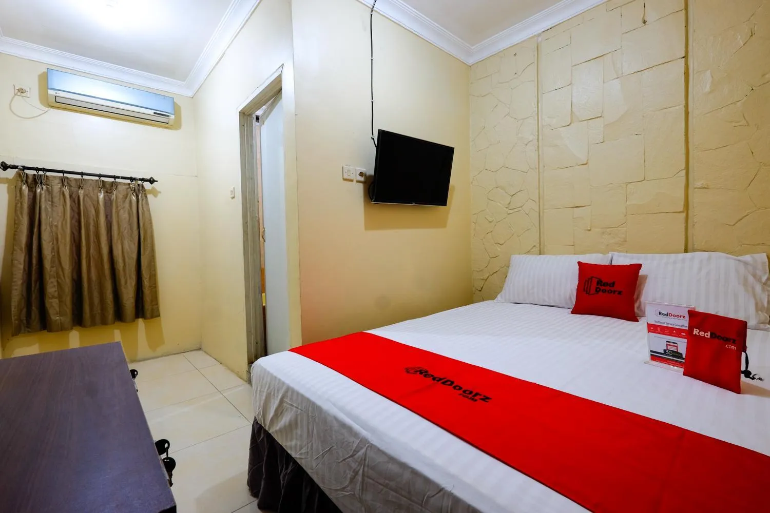 Bed in RedDoorz near Universitas Diponegoro Semarang