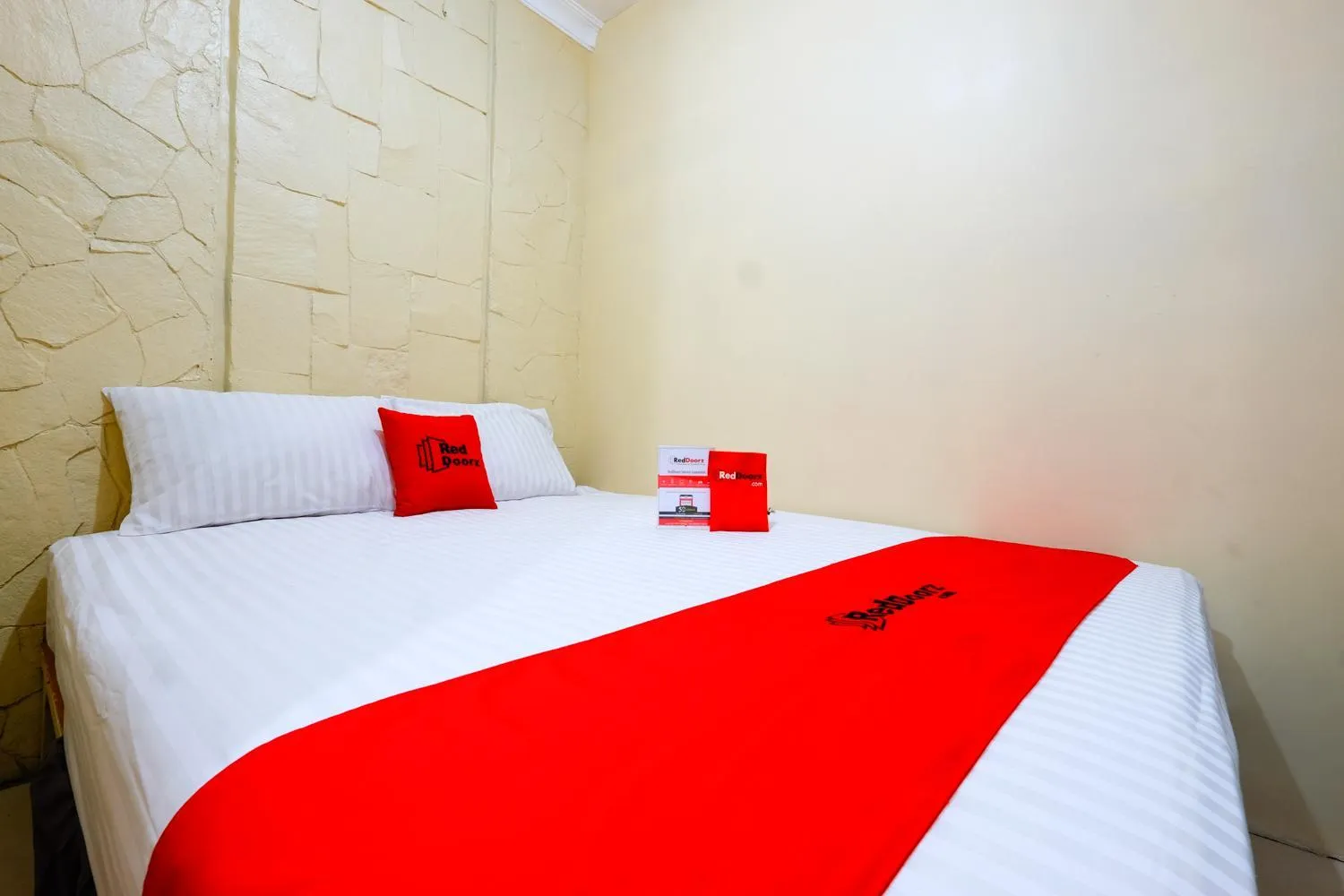 Bed in RedDoorz near Universitas Diponegoro Semarang