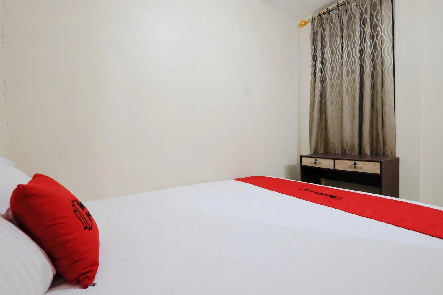 Bed in RedDoorz near Universitas Diponegoro Semarang