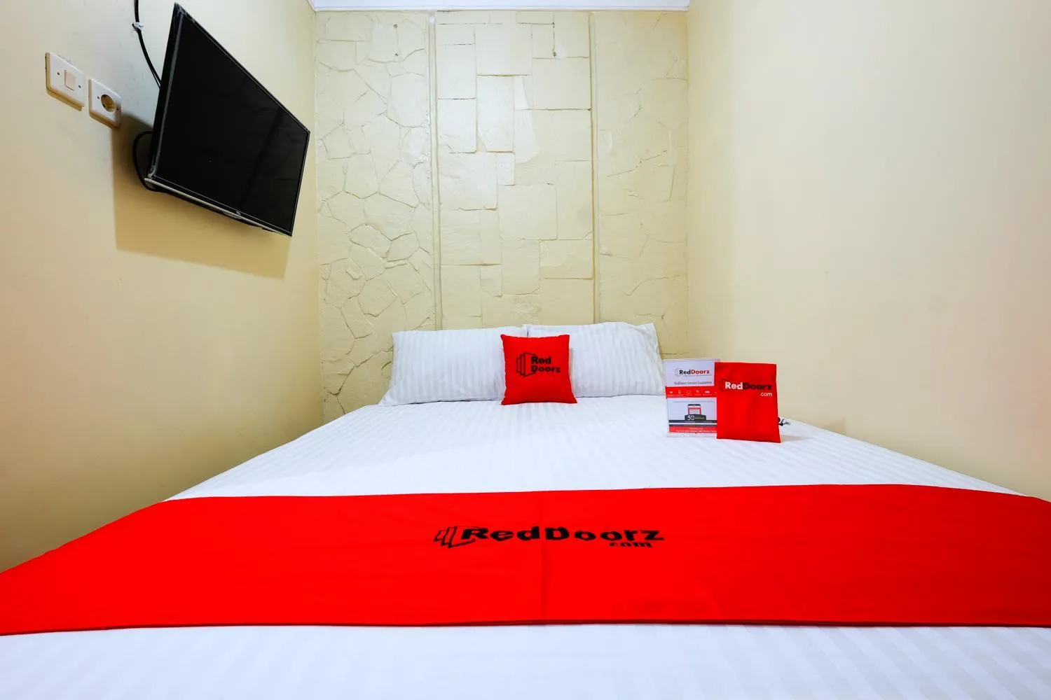 Bed in RedDoorz near Universitas Diponegoro Semarang