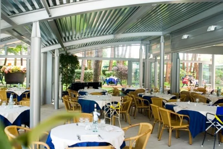 Restaurant/places to eat in Grand Hotel Esplanada