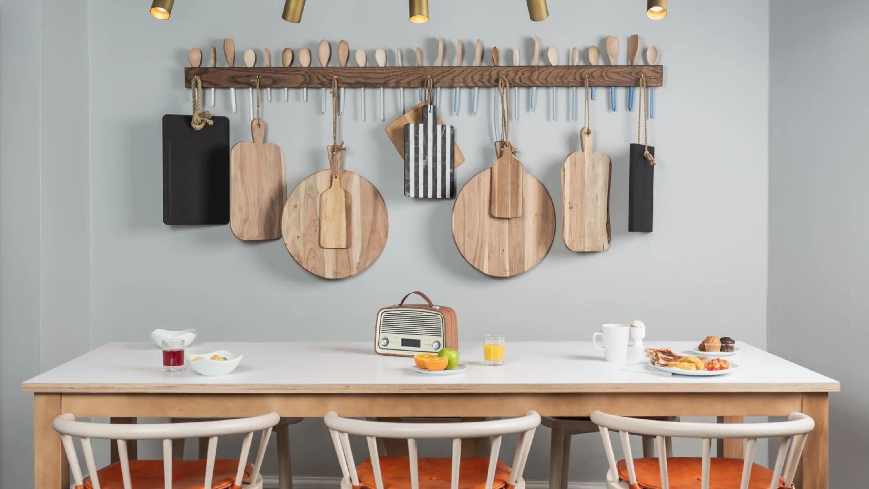 Dining area in Staybridge Suites Newcastle by IHG