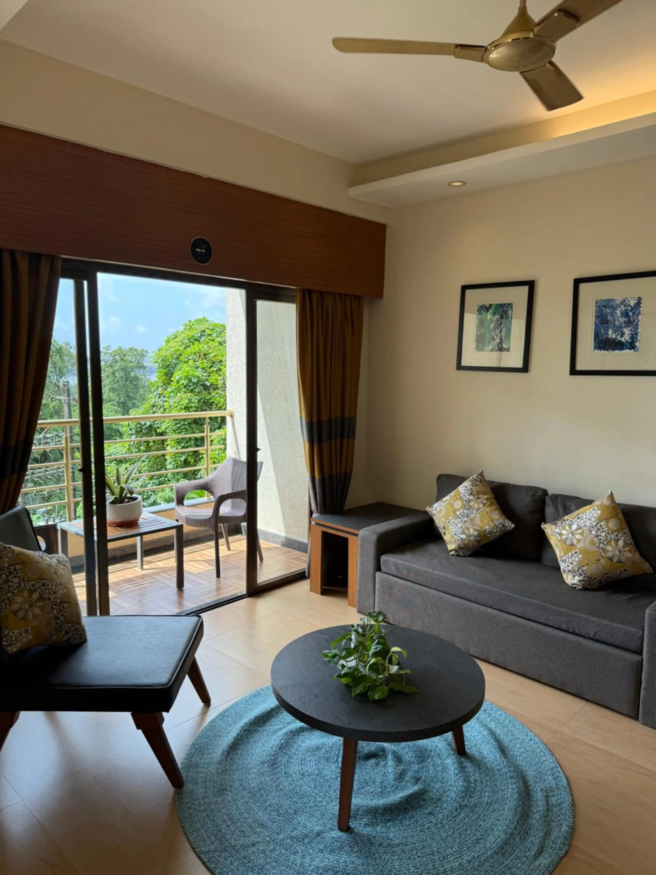 Suite with Pool View in Merlot Suites