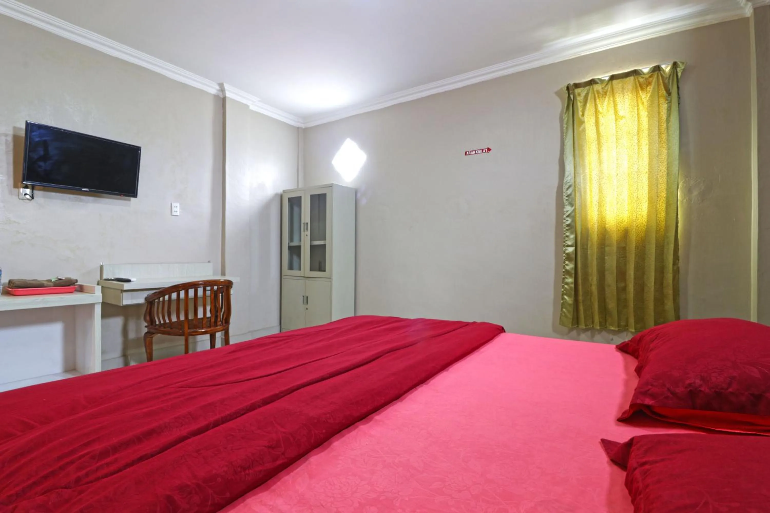 Bedroom, Bed in Hotel Graha Soeltan