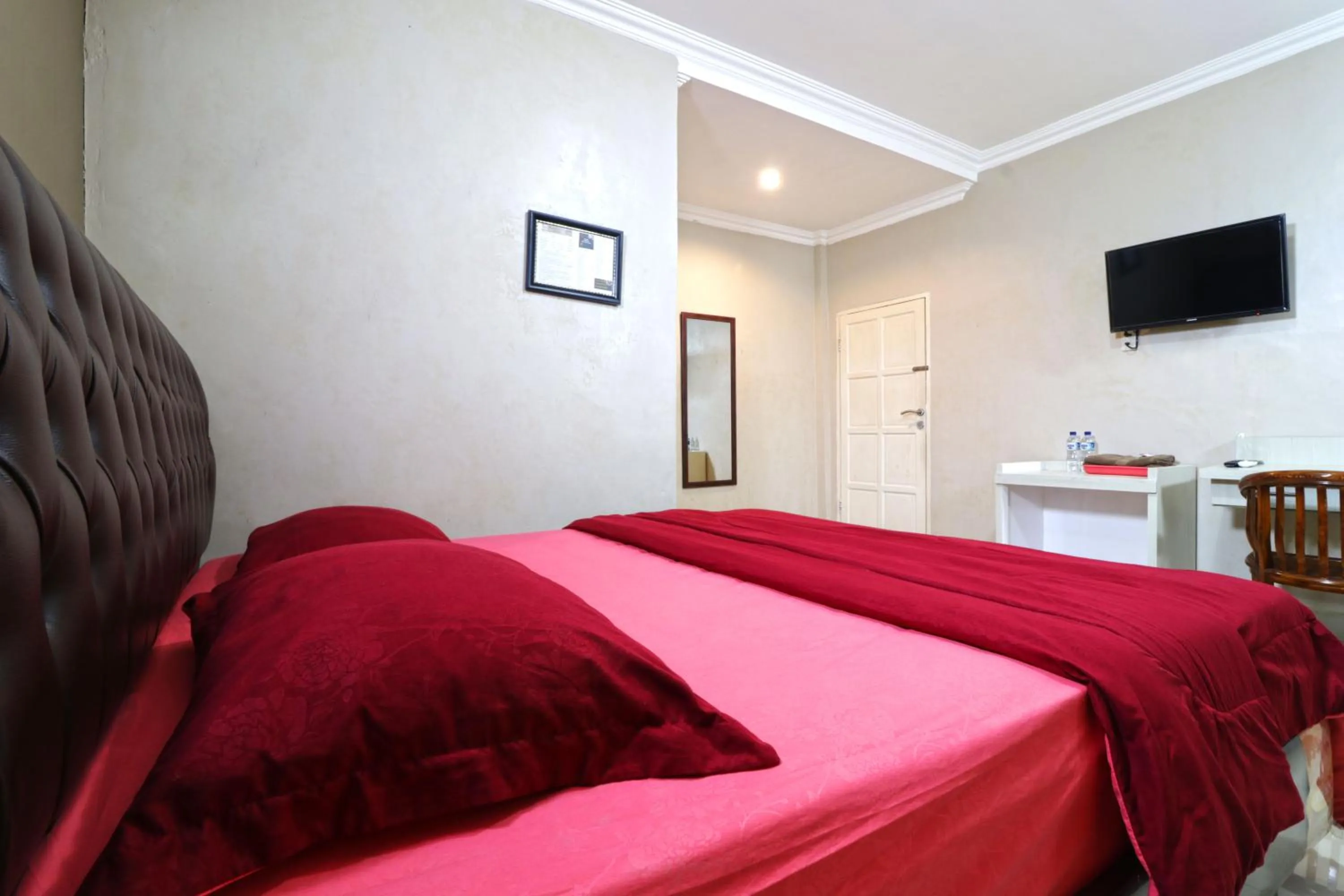 Bedroom, Bed in Hotel Graha Soeltan