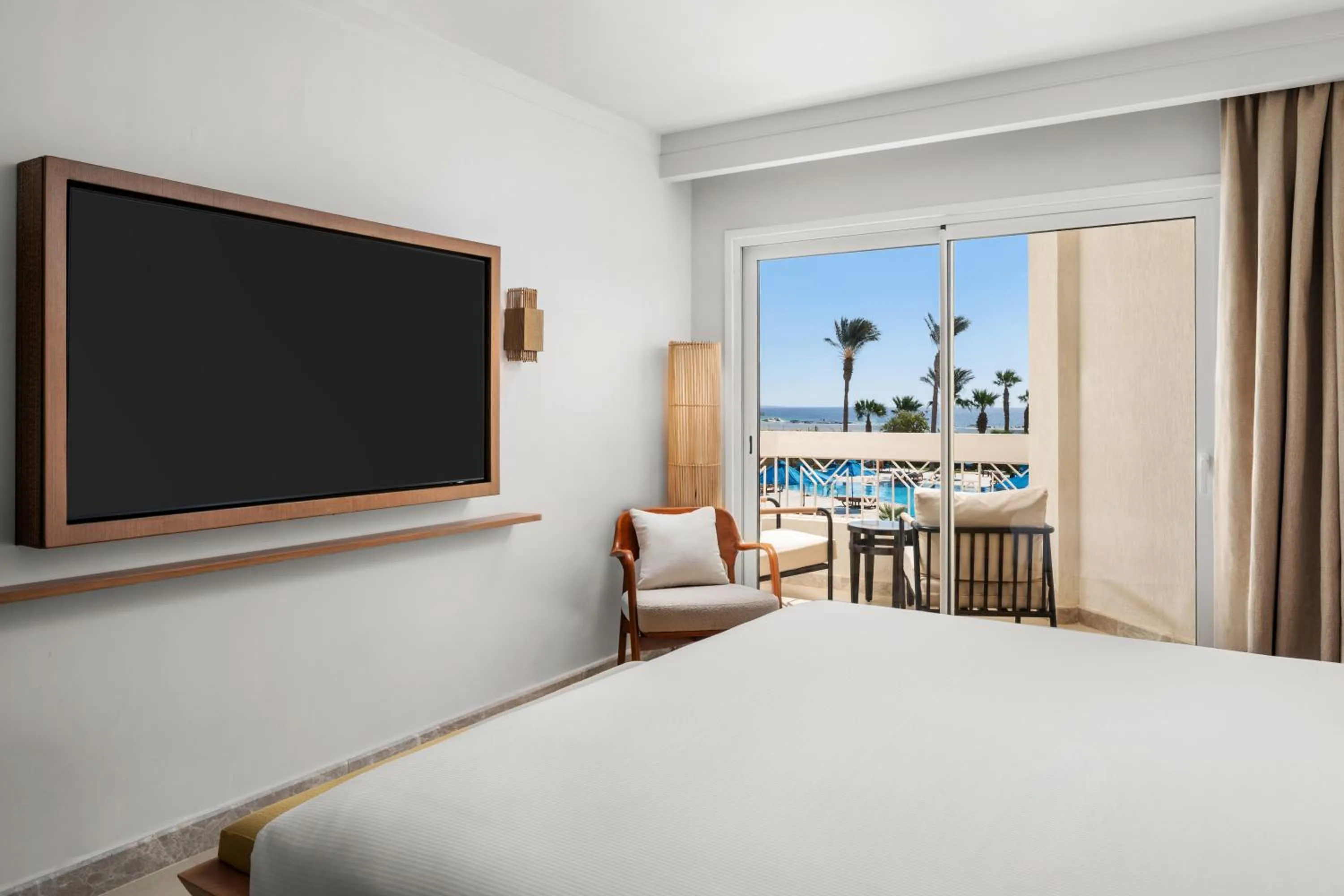 Bed in DoubleTree by Hilton Sharks Bay Resort