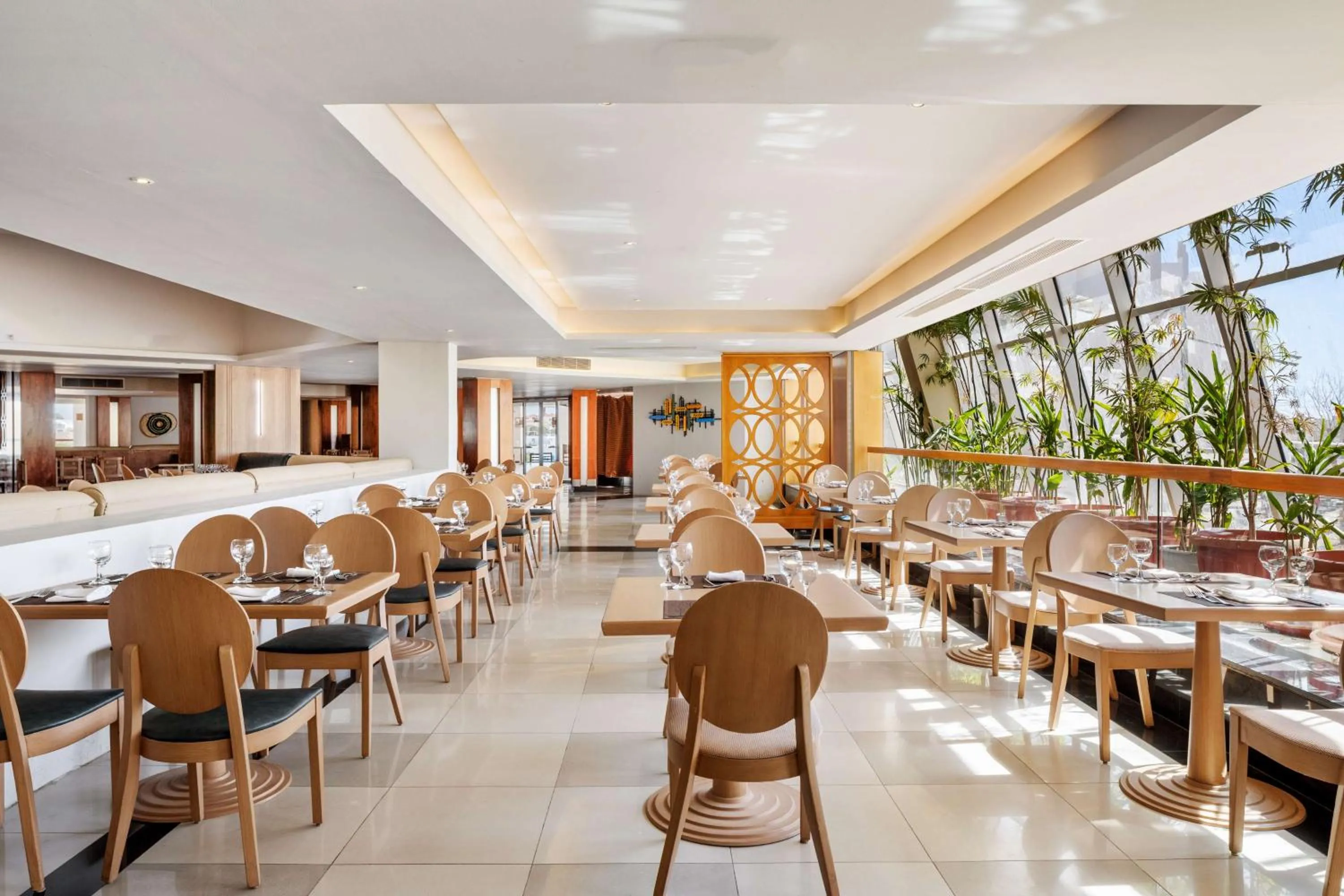 Restaurant/places to eat in DoubleTree by Hilton Sharks Bay Resort