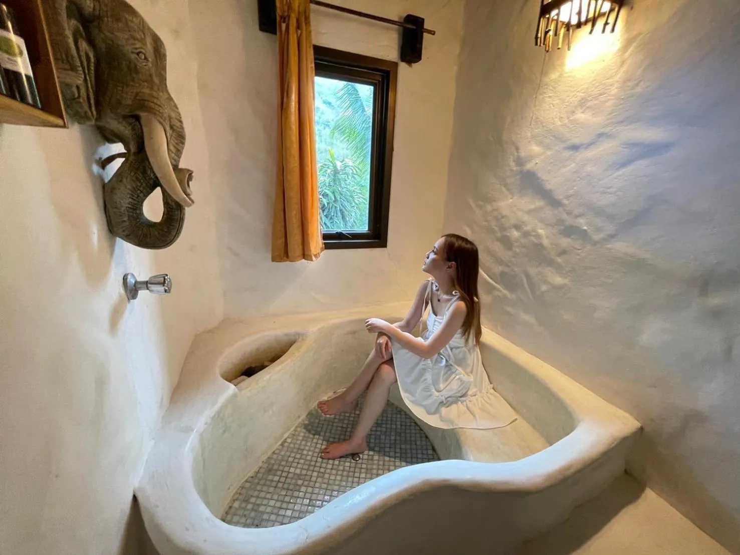 Bath in The Hub Erawan Resort