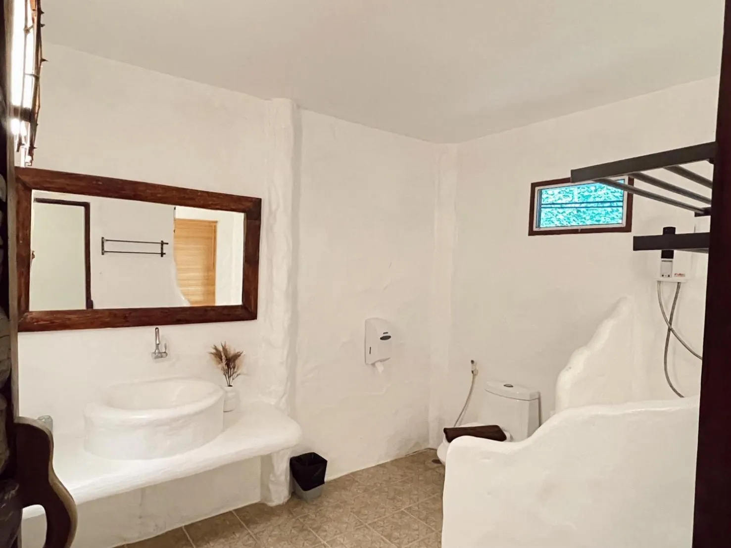 Bathroom, Bed in The Hub Erawan Resort