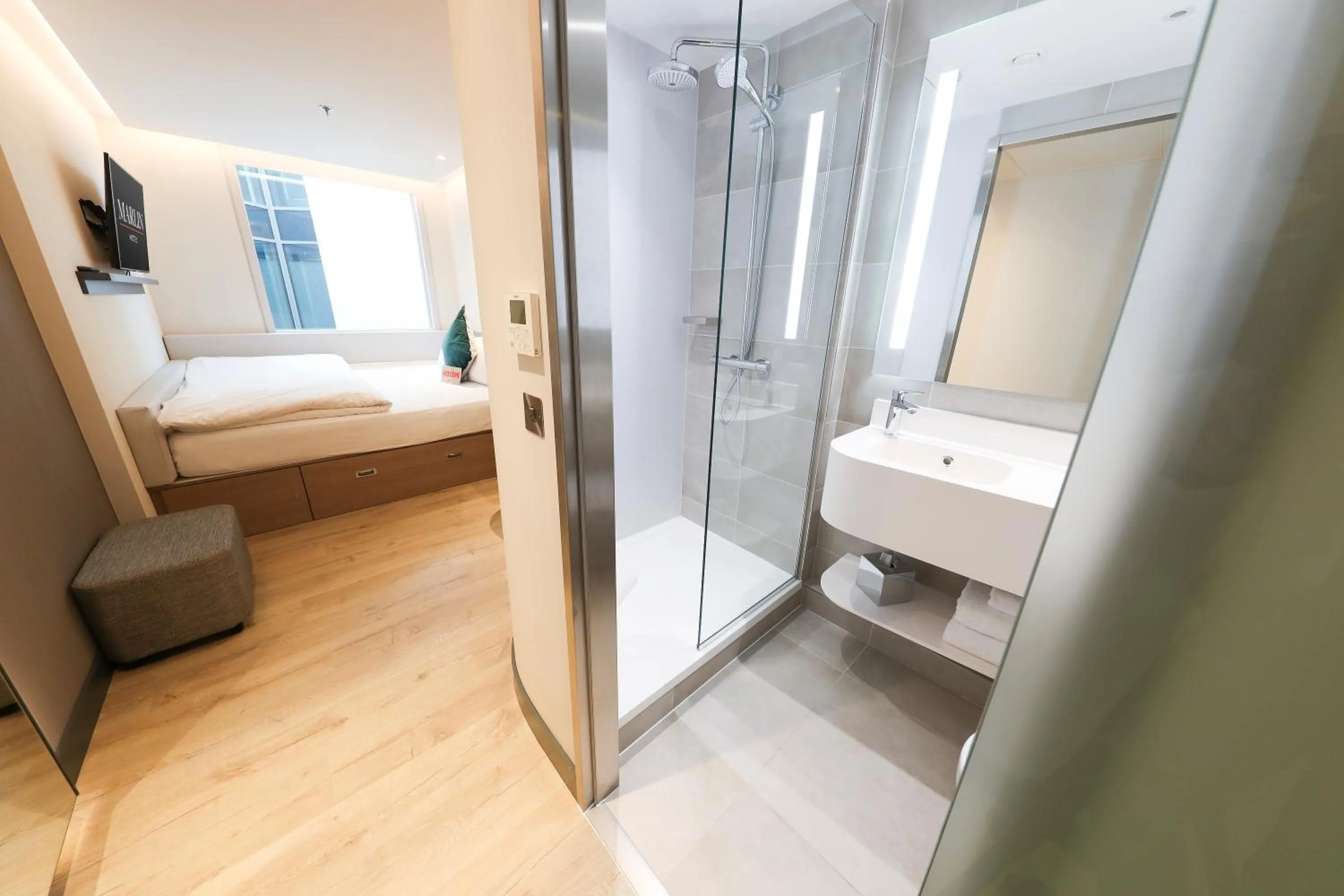 Photo of the whole room, Bed in Marlin Hotel Stephens Green