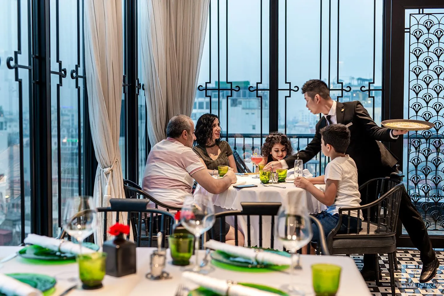 Restaurant/places to eat in La Siesta Premium Hang Be