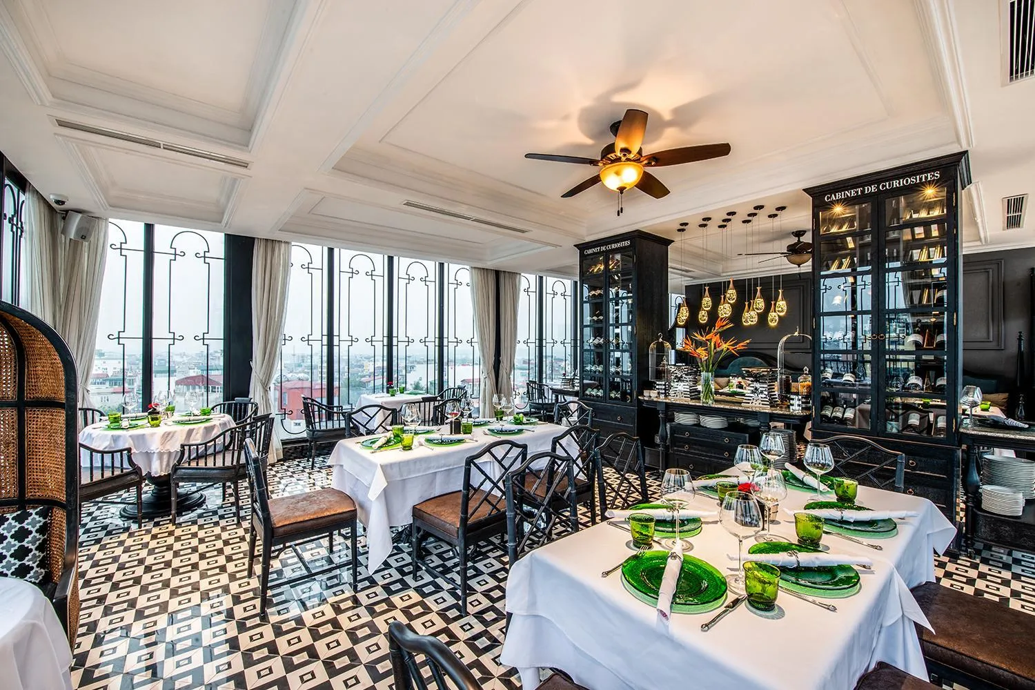 Restaurant/places to eat in La Siesta Premium Hang Be