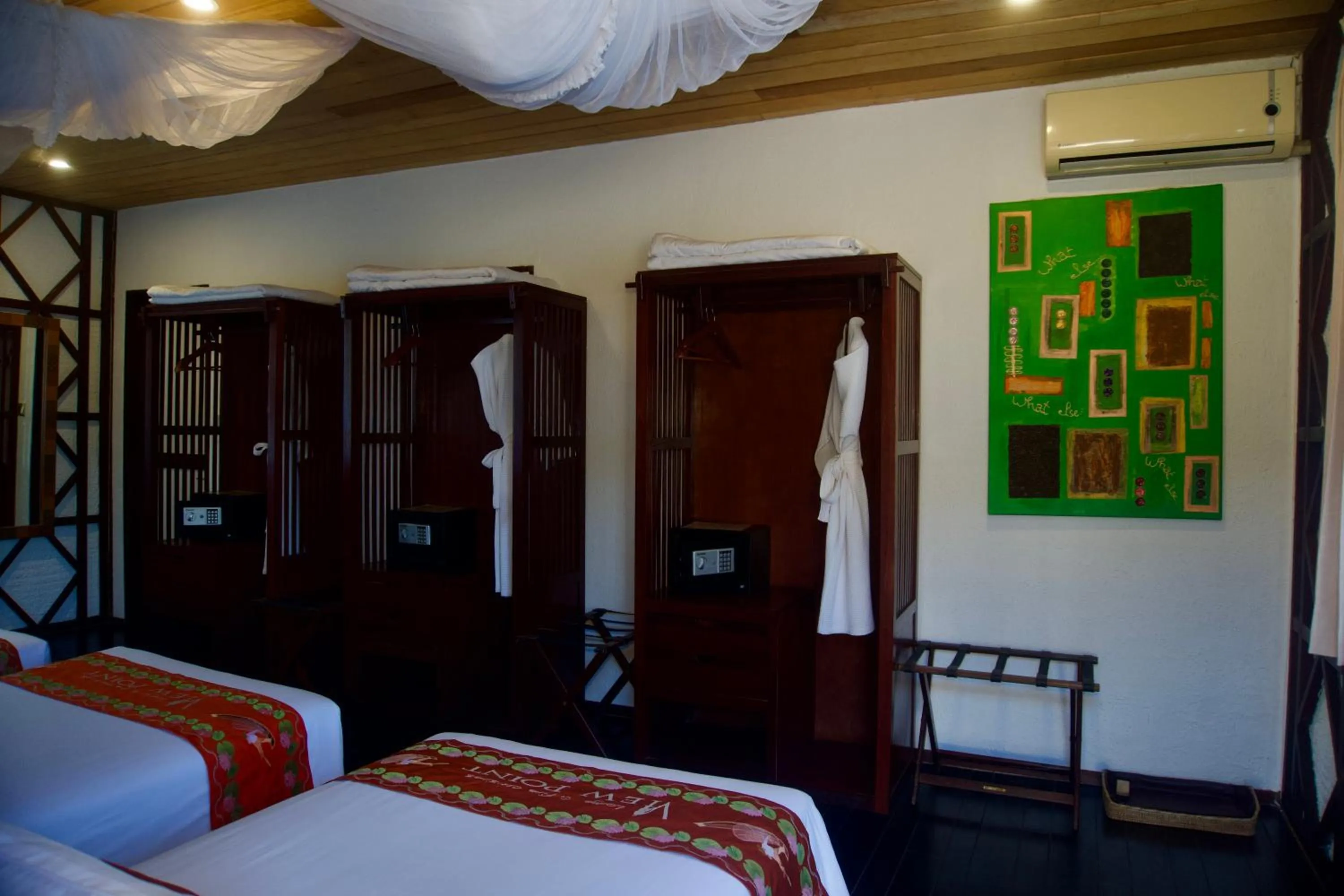 Photo of the whole room, Bed in ViewPoint Ecolodge