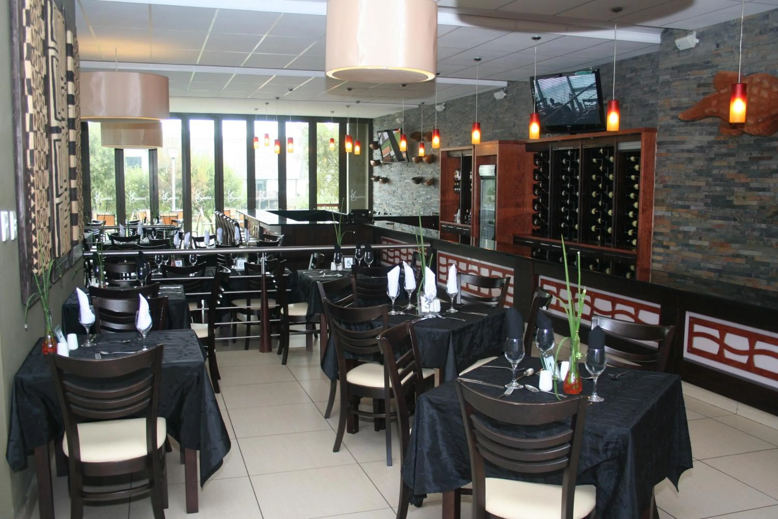 Restaurant/places to eat in Umuzi Lodge
