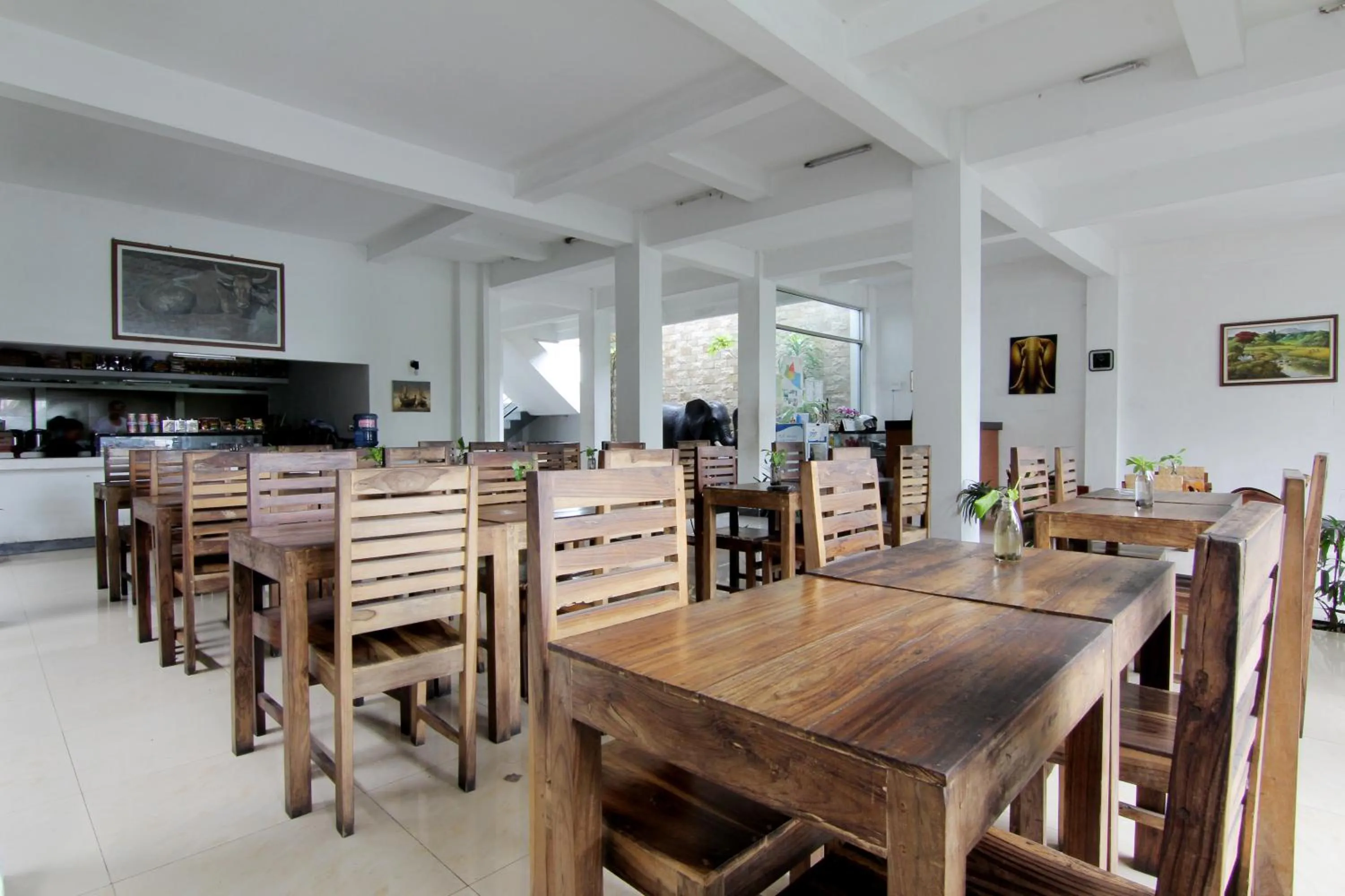 Restaurant/places to eat in The Fort Hotel