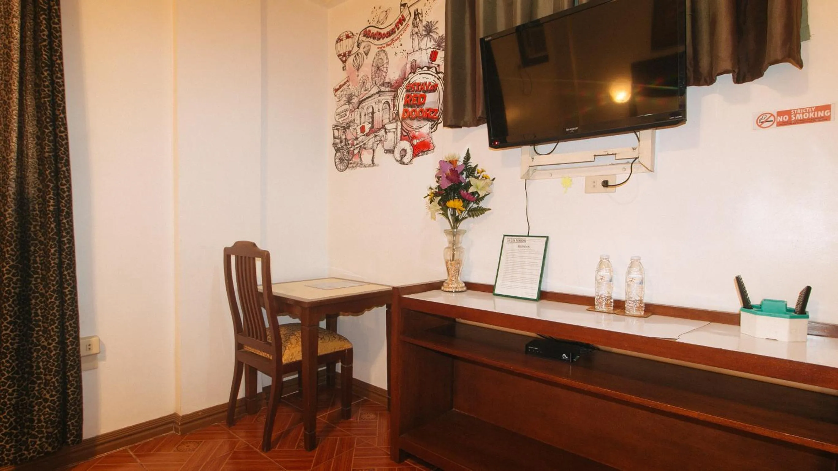 Seating area in RedDoorz at La Casa Guesthouse former RedDoorz at Tamarind Street Angeles City