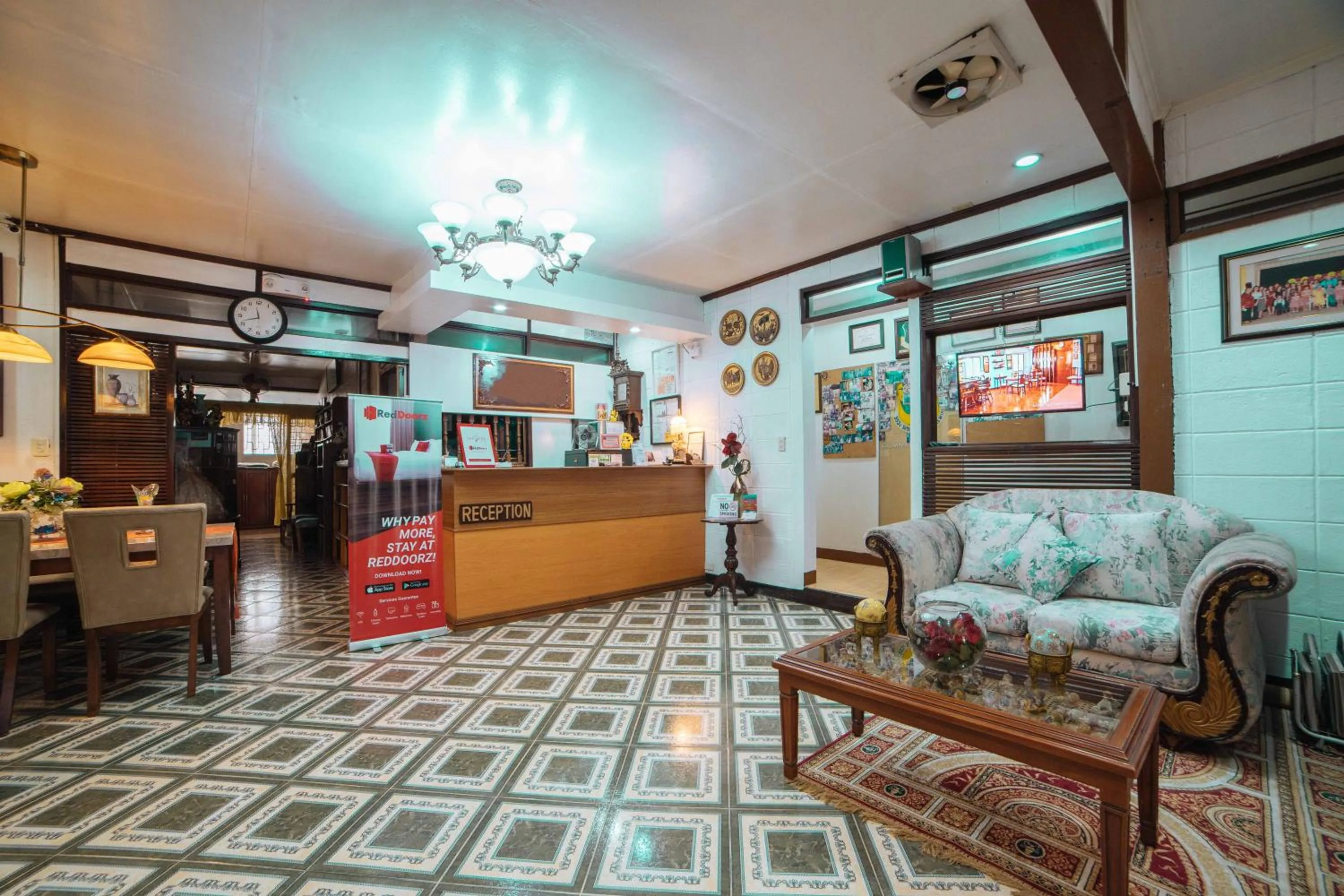 Property building in RedDoorz at La Casa Guesthouse former RedDoorz at Tamarind Street Angeles City