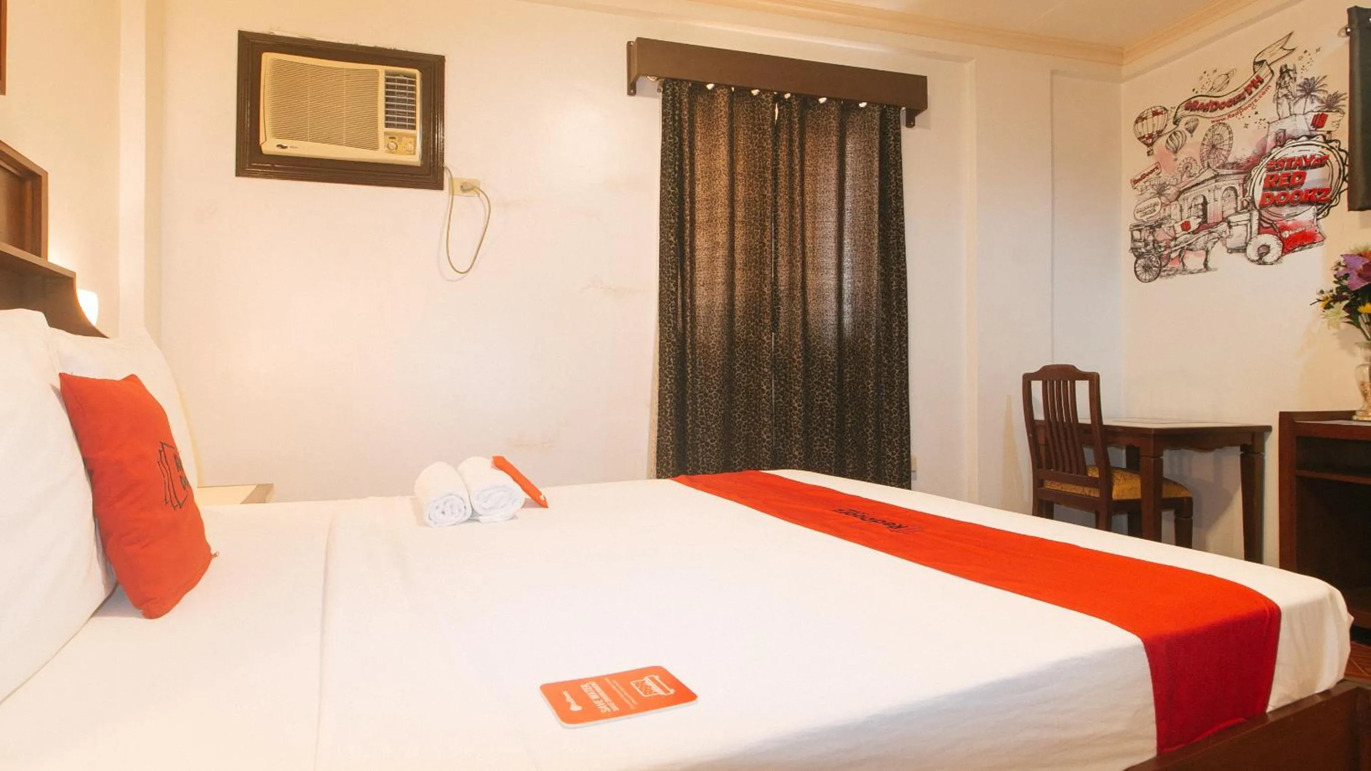 View (from property/room), Bed in RedDoorz at La Casa Guesthouse former RedDoorz at Tamarind Street Angeles City