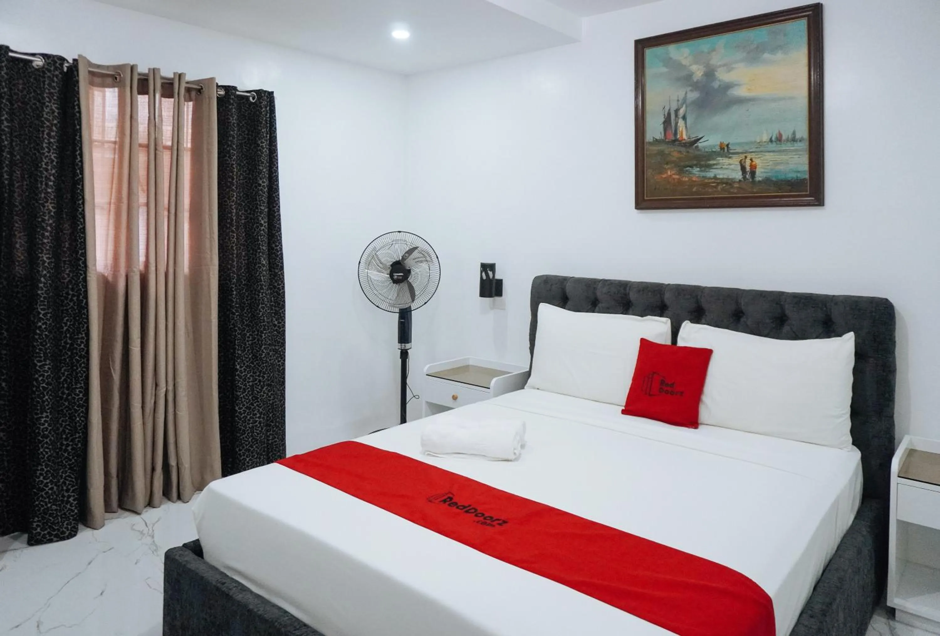 Bed in RedDoorz at La Casa Guesthouse former RedDoorz at Tamarind Street Angeles City