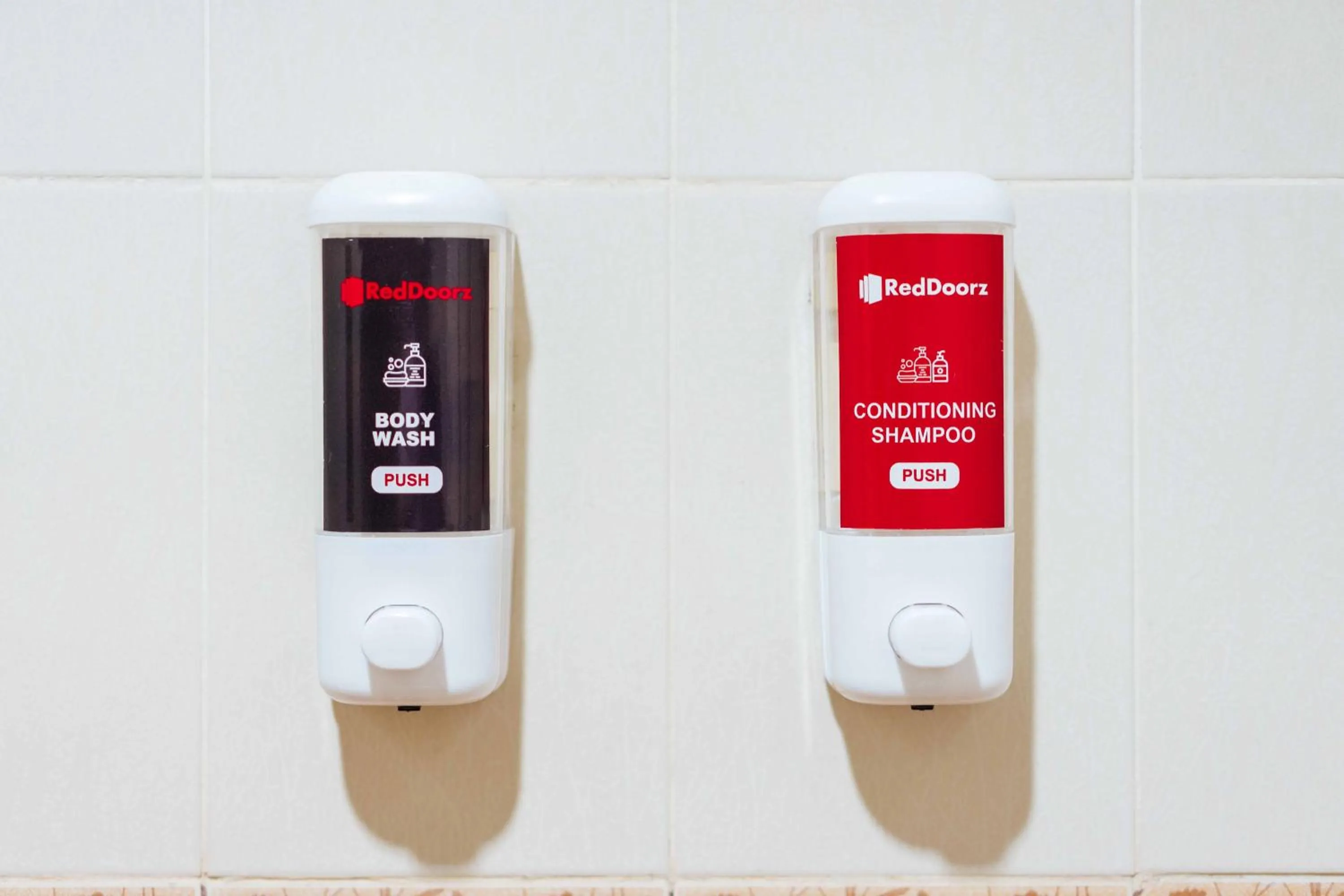 Bathroom in RedDoorz at La Casa Guesthouse former RedDoorz at Tamarind Street Angeles City