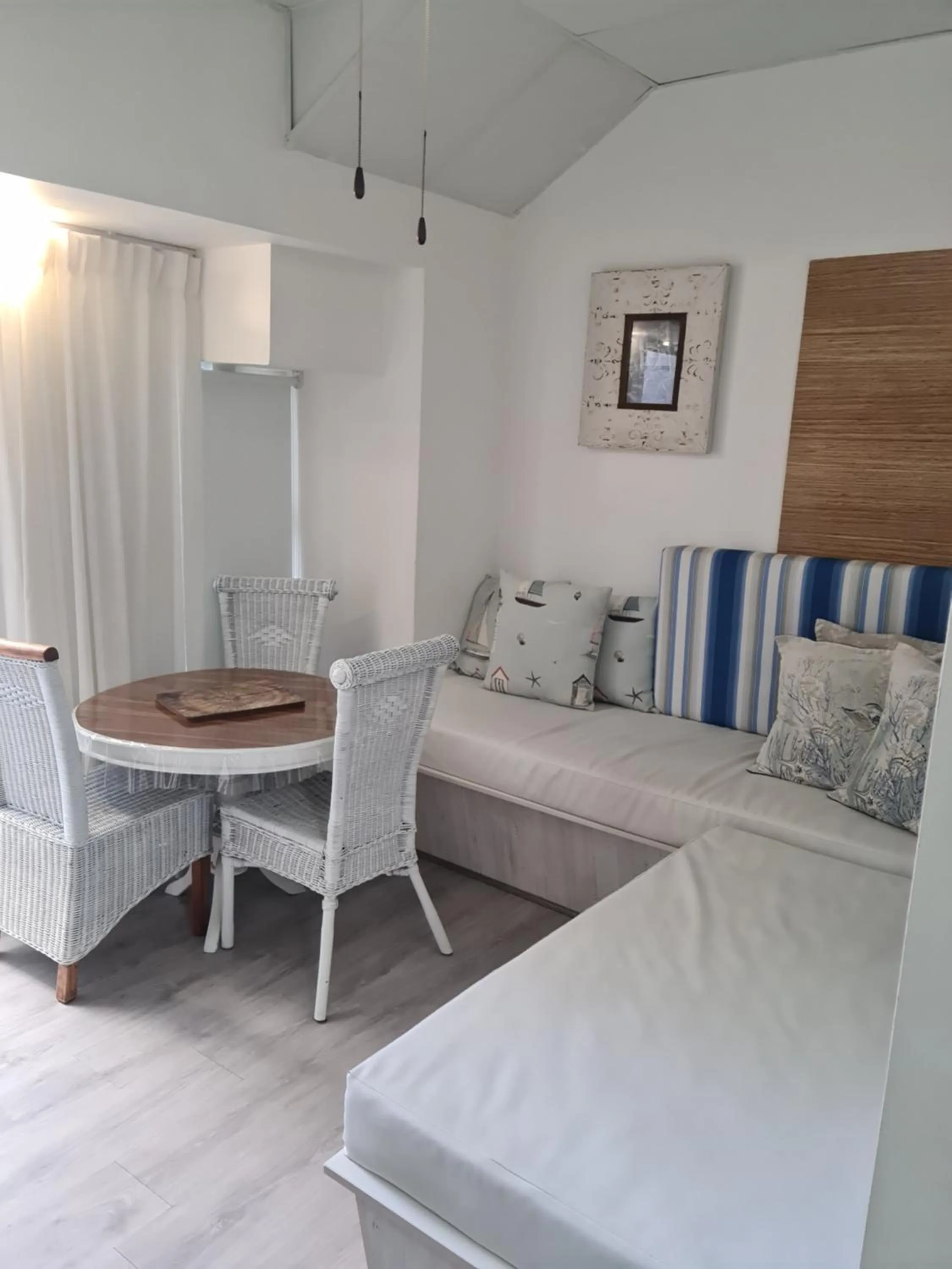 Living room, Bed in Suidersee Block 2, Hartenbos