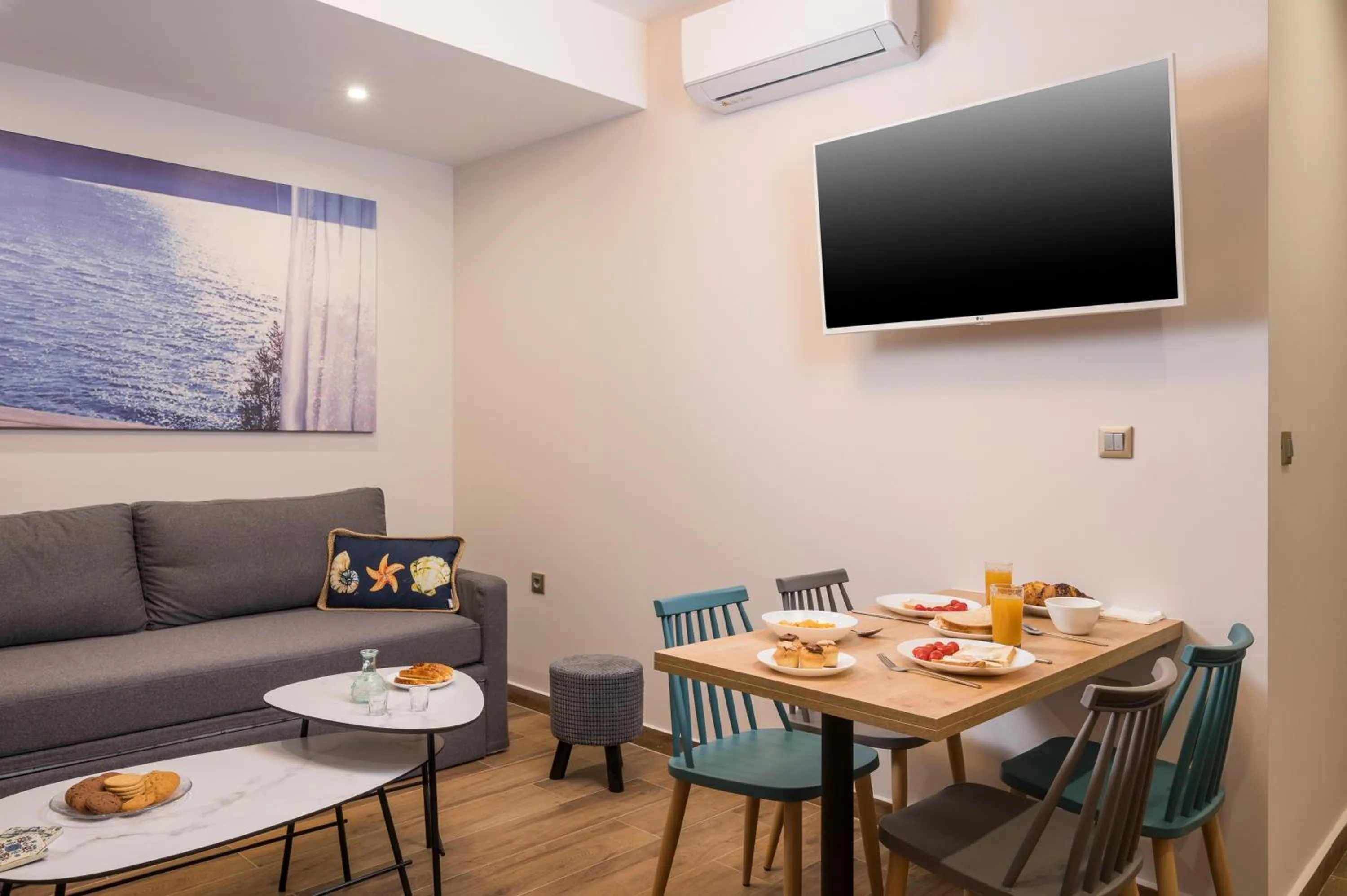 TV and multimedia in Aequor Luxury Rooms & Apartments