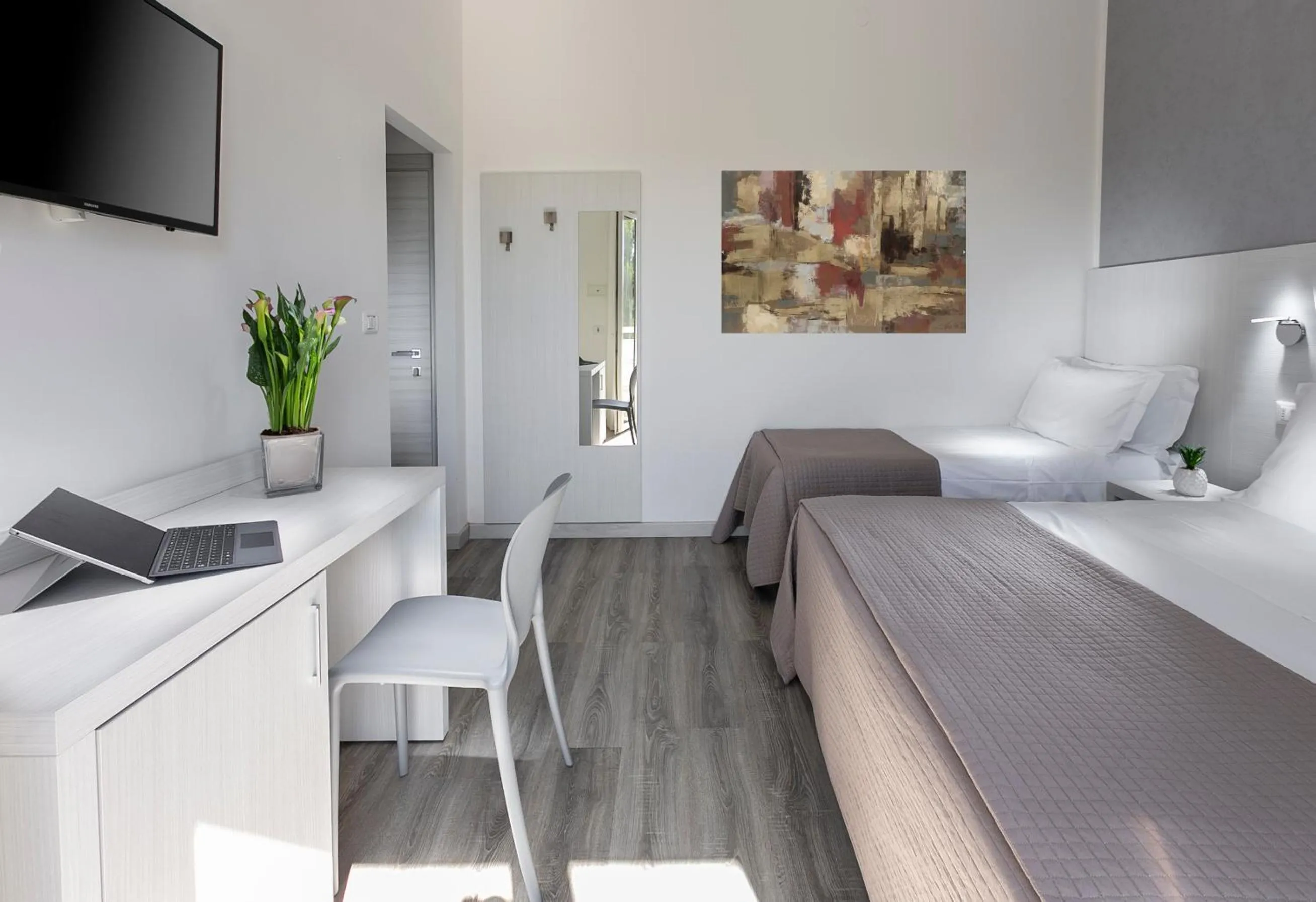 Balcony/Terrace, Bed in HOTEL ZANARINI in CENTRO a Riccione