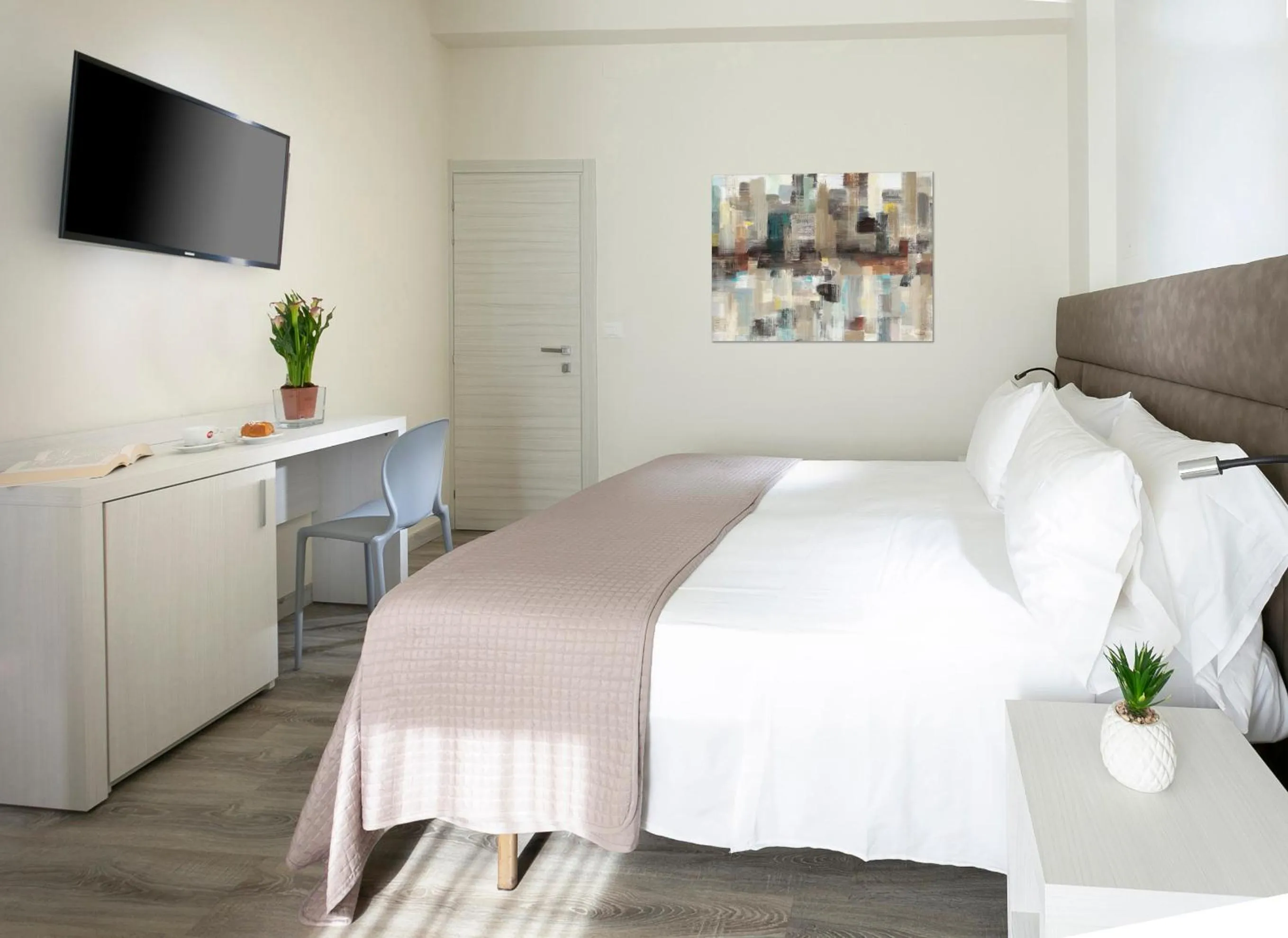 Balcony/Terrace, Bed in HOTEL ZANARINI in CENTRO a Riccione