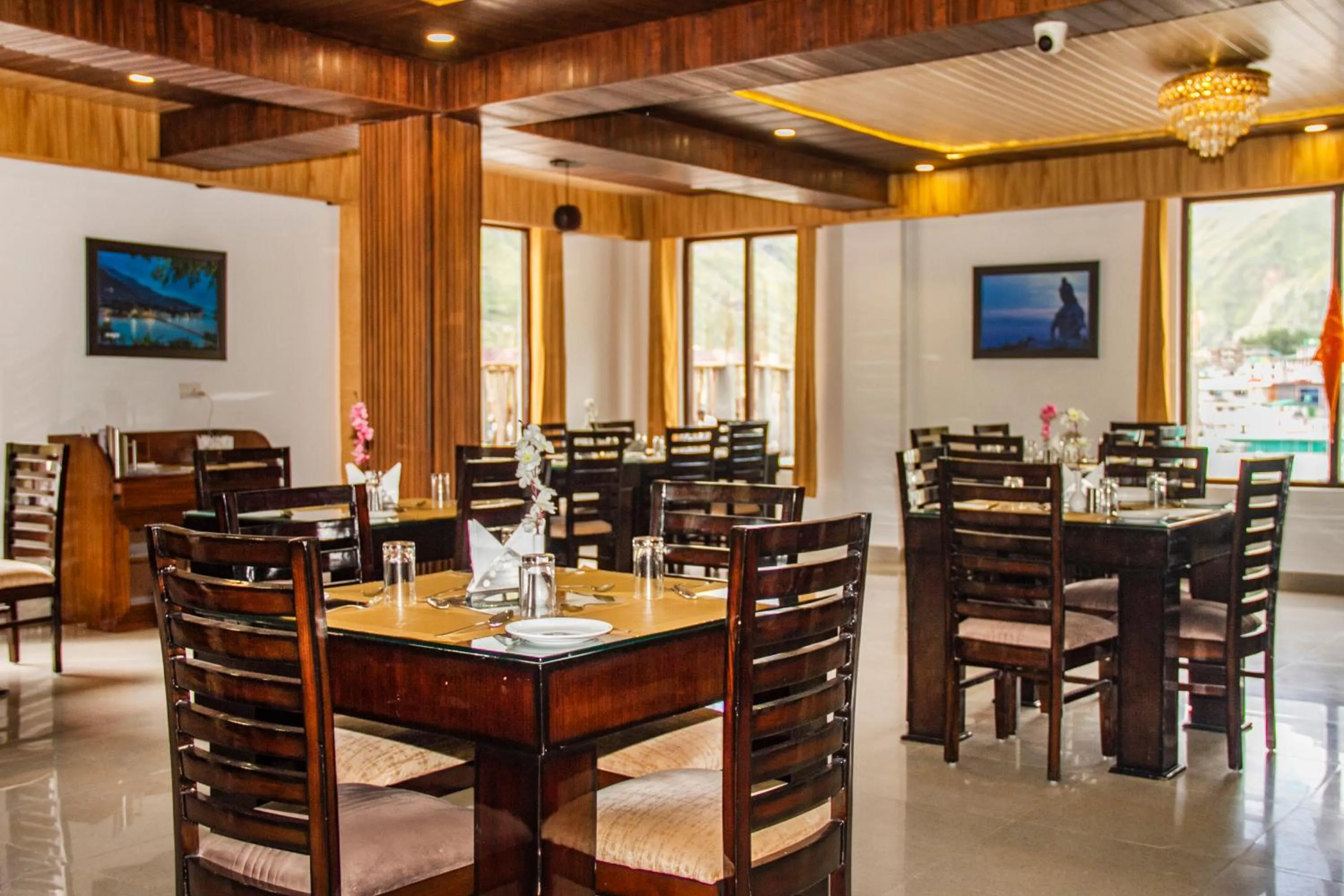 Restaurant/places to eat in Amritara The Avadh