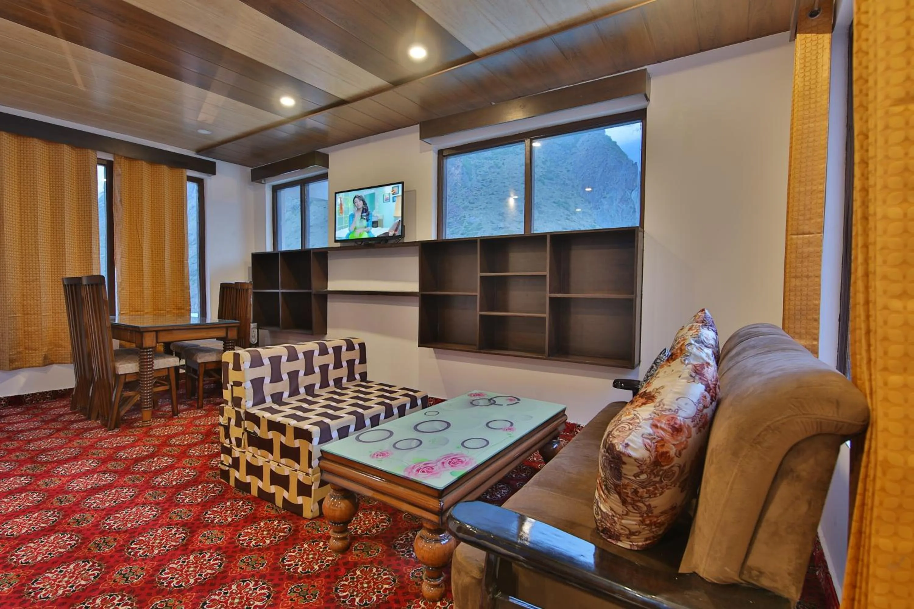 Living room in Amritara The Avadh