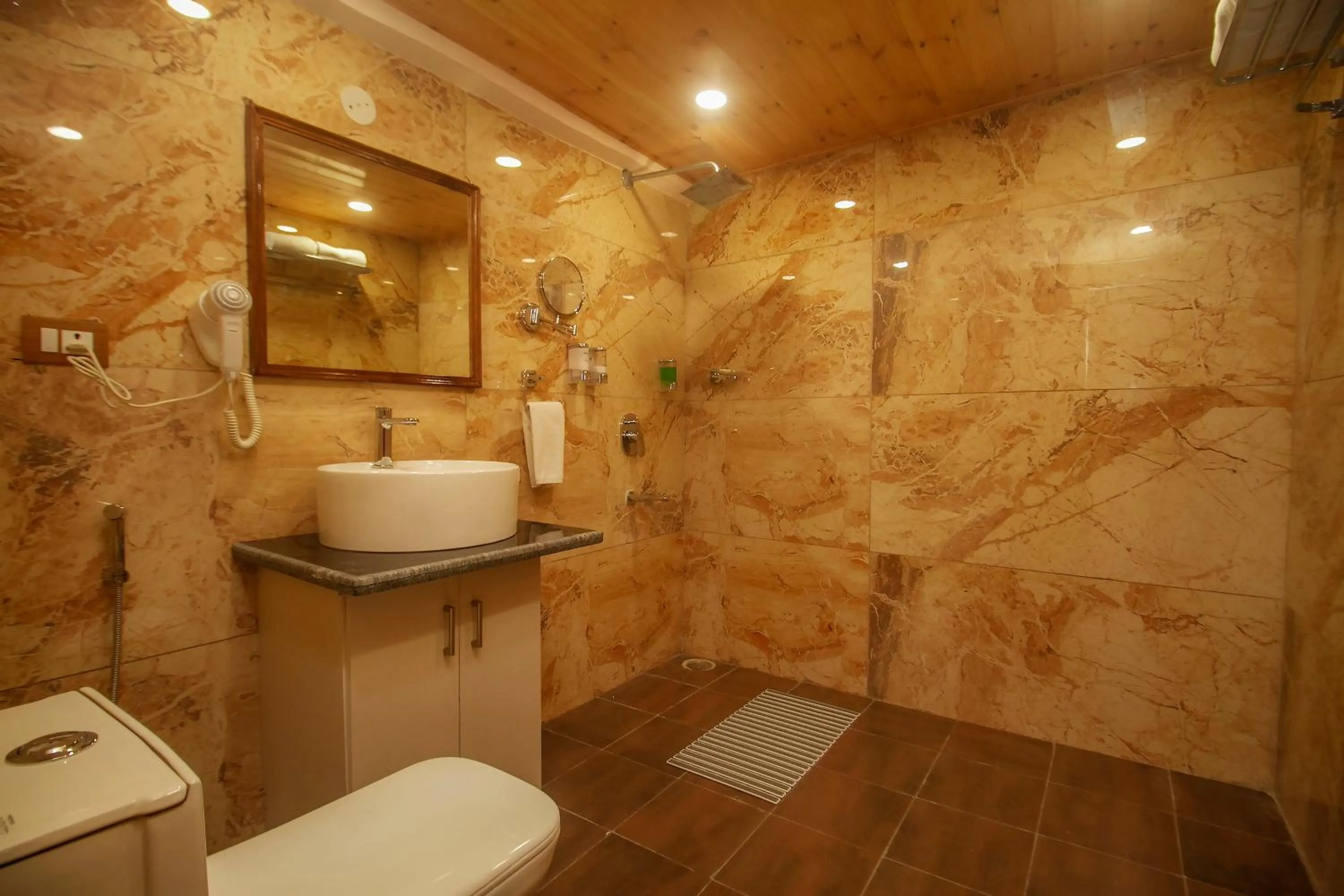 Bathroom in Amritara The Avadh