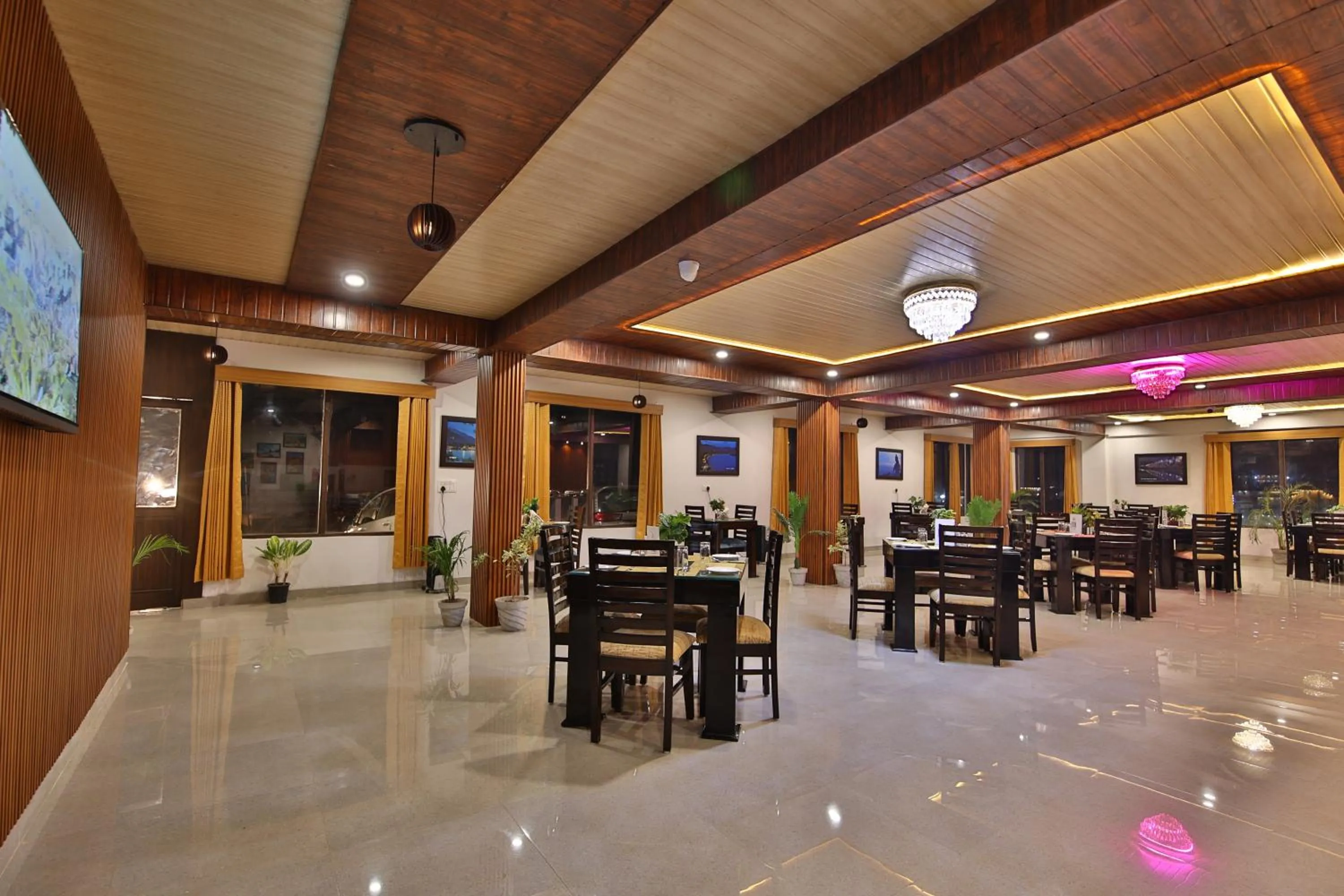 Restaurant/places to eat in Amritara The Avadh