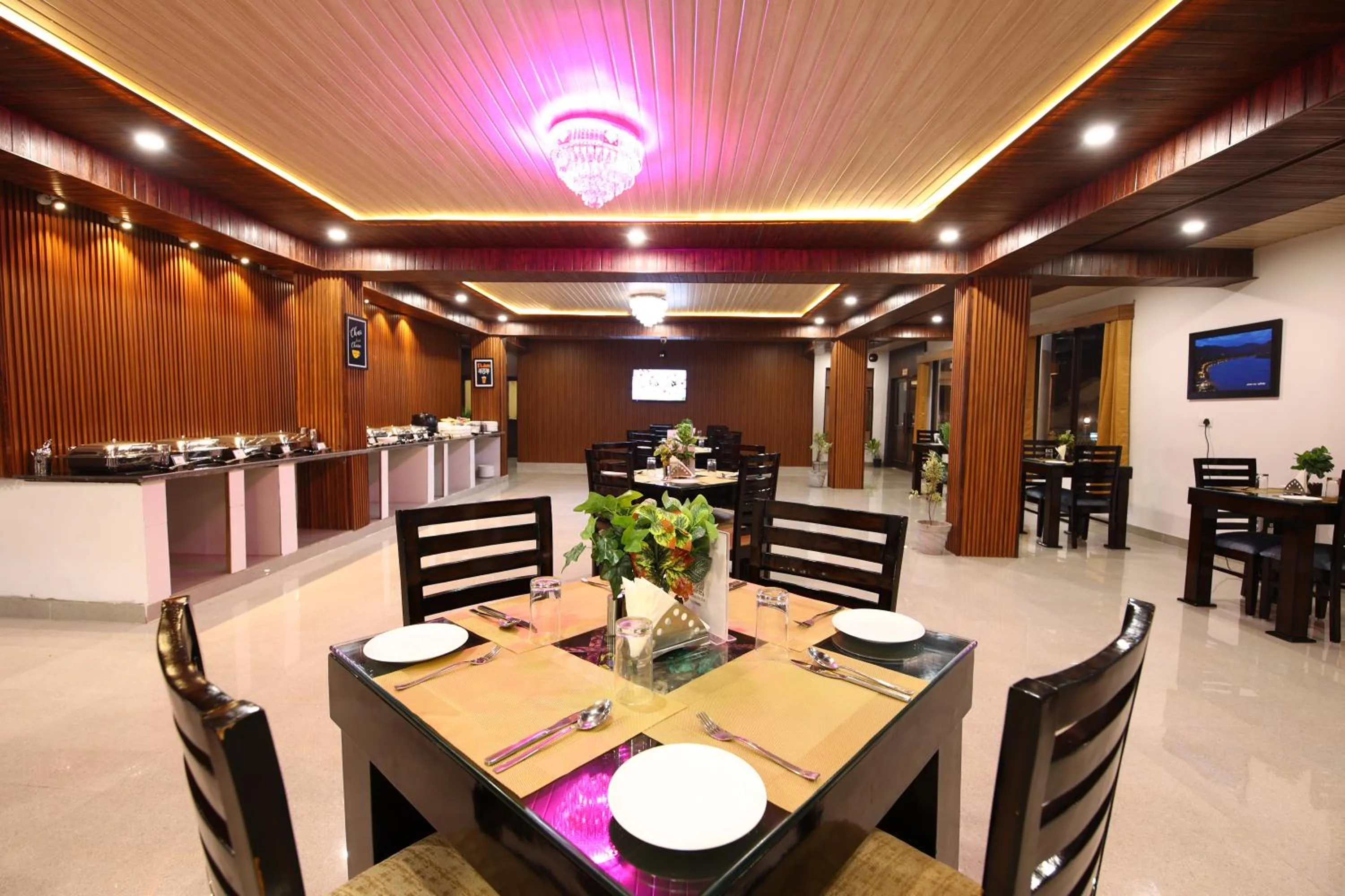Dining area in Amritara The Avadh