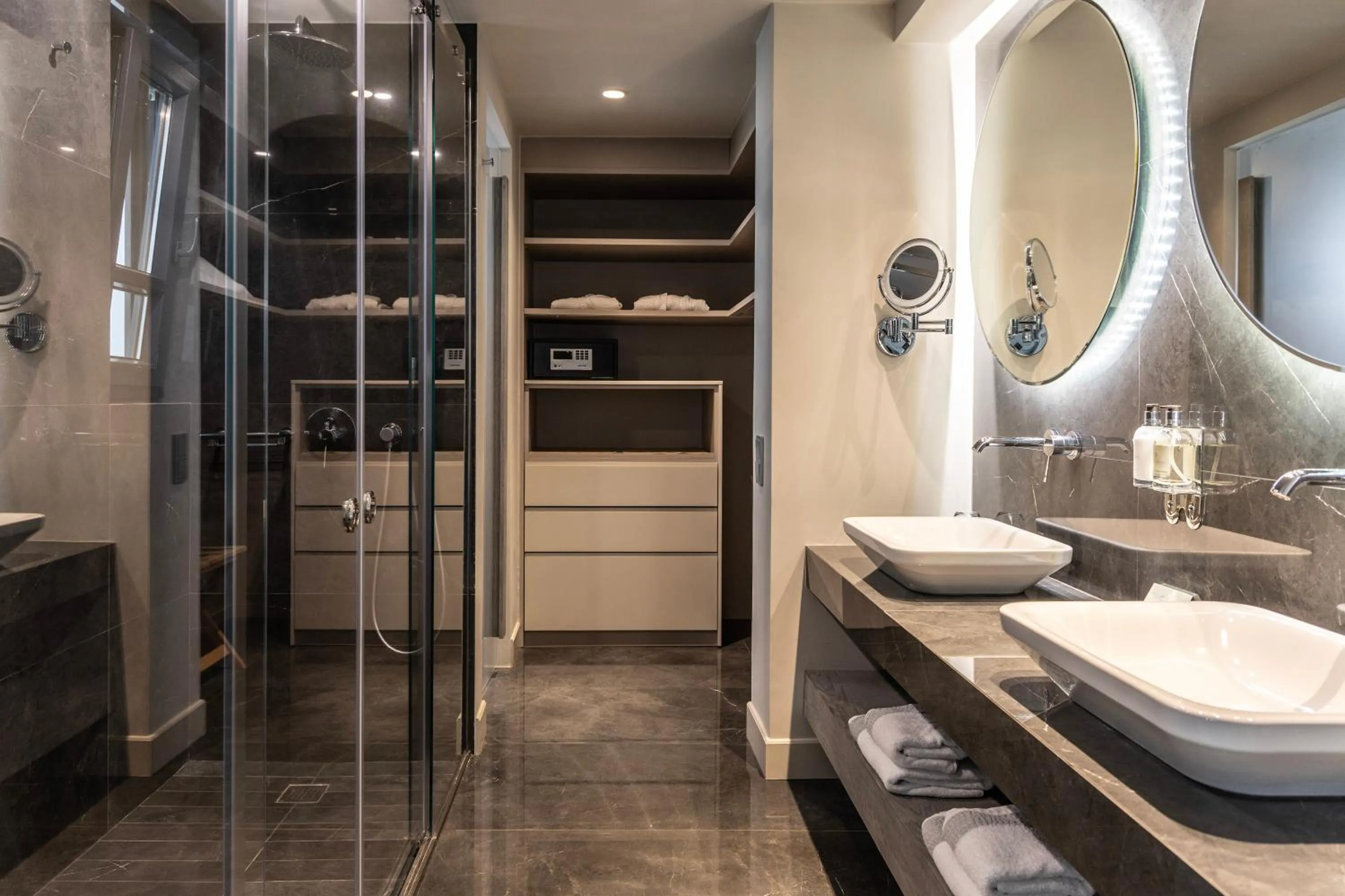 Shower in Oniro City