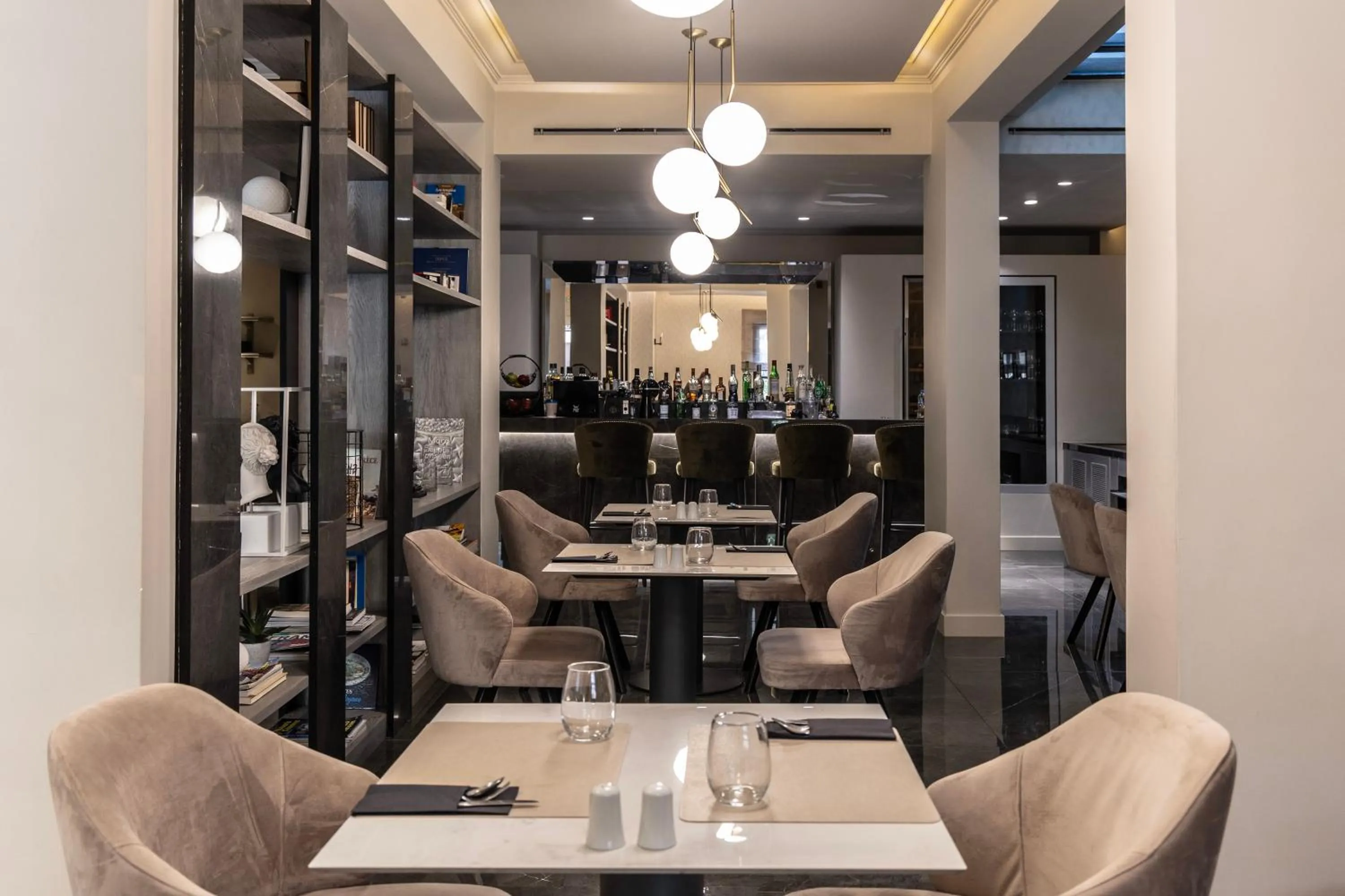 Restaurant/places to eat in Oniro City