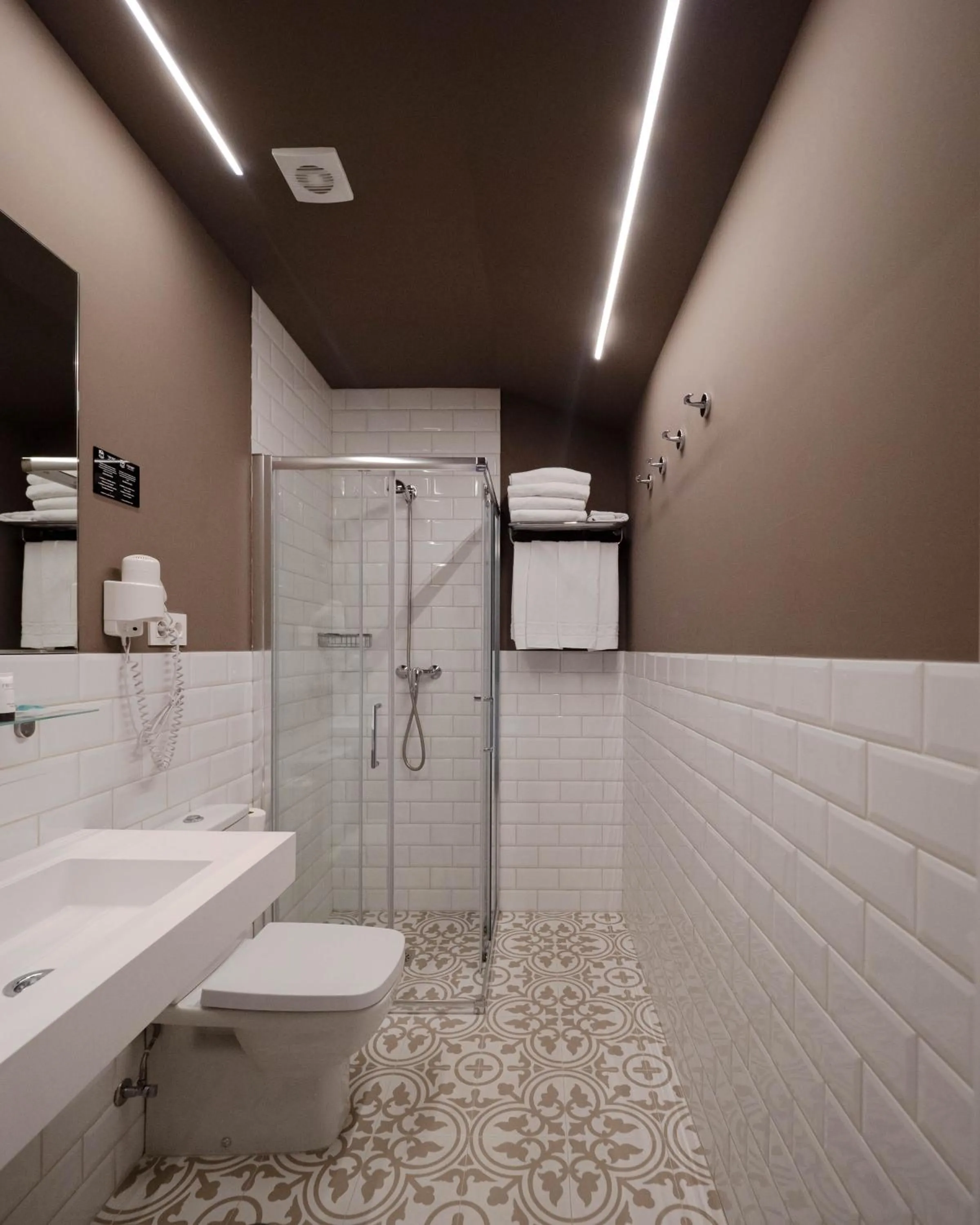 Shower in Rener Hotel Los Campones