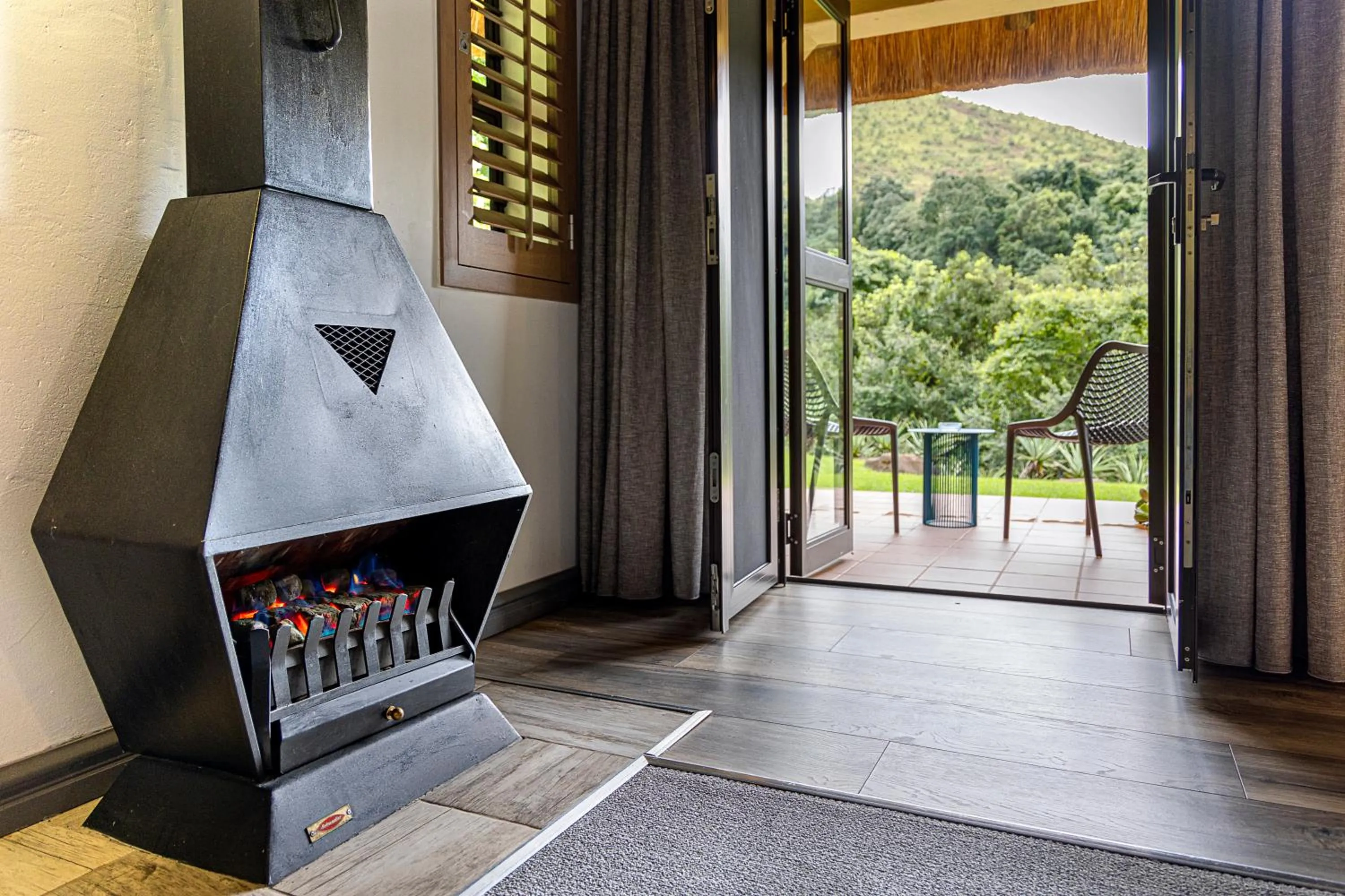 Patio in Cavern Resort & Spa