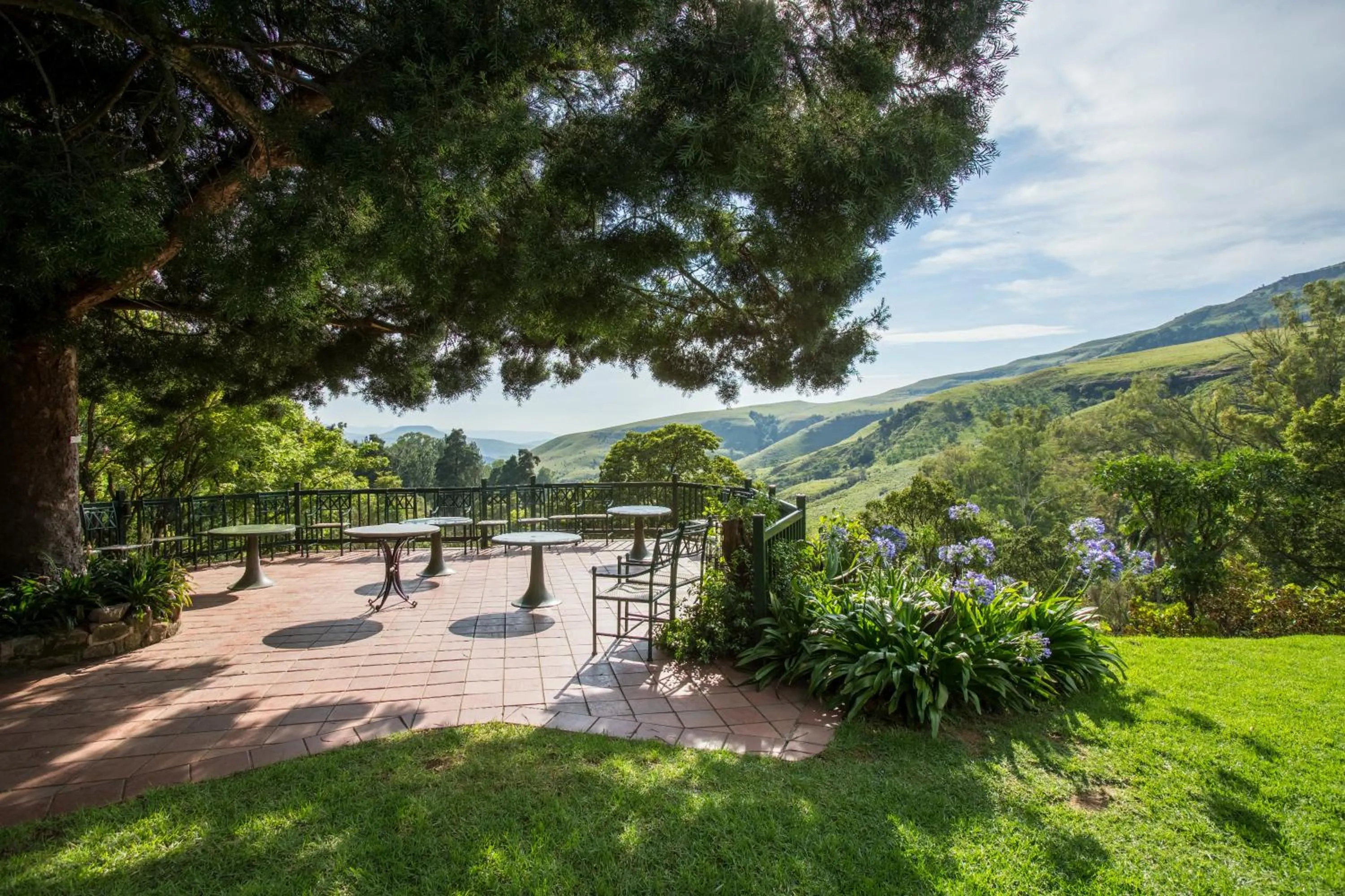 Garden in Cavern Resort & Spa