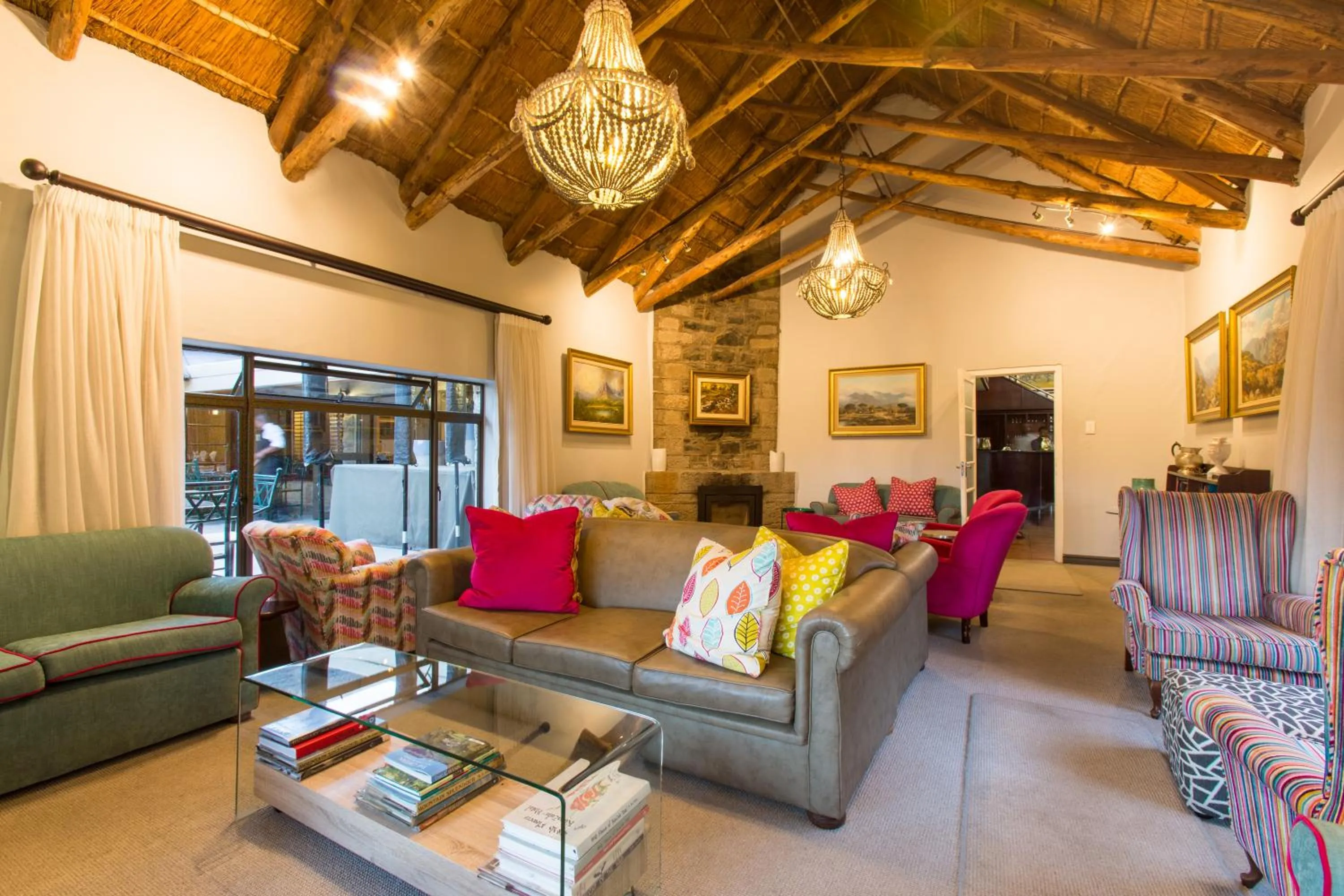 Lounge or bar in Cavern Resort & Spa