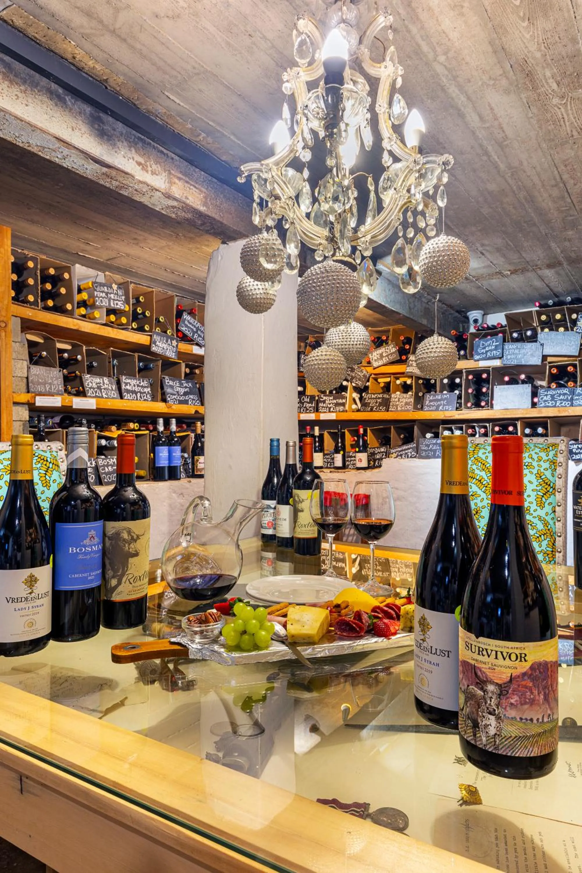 Lounge or bar in Cavern Resort & Spa