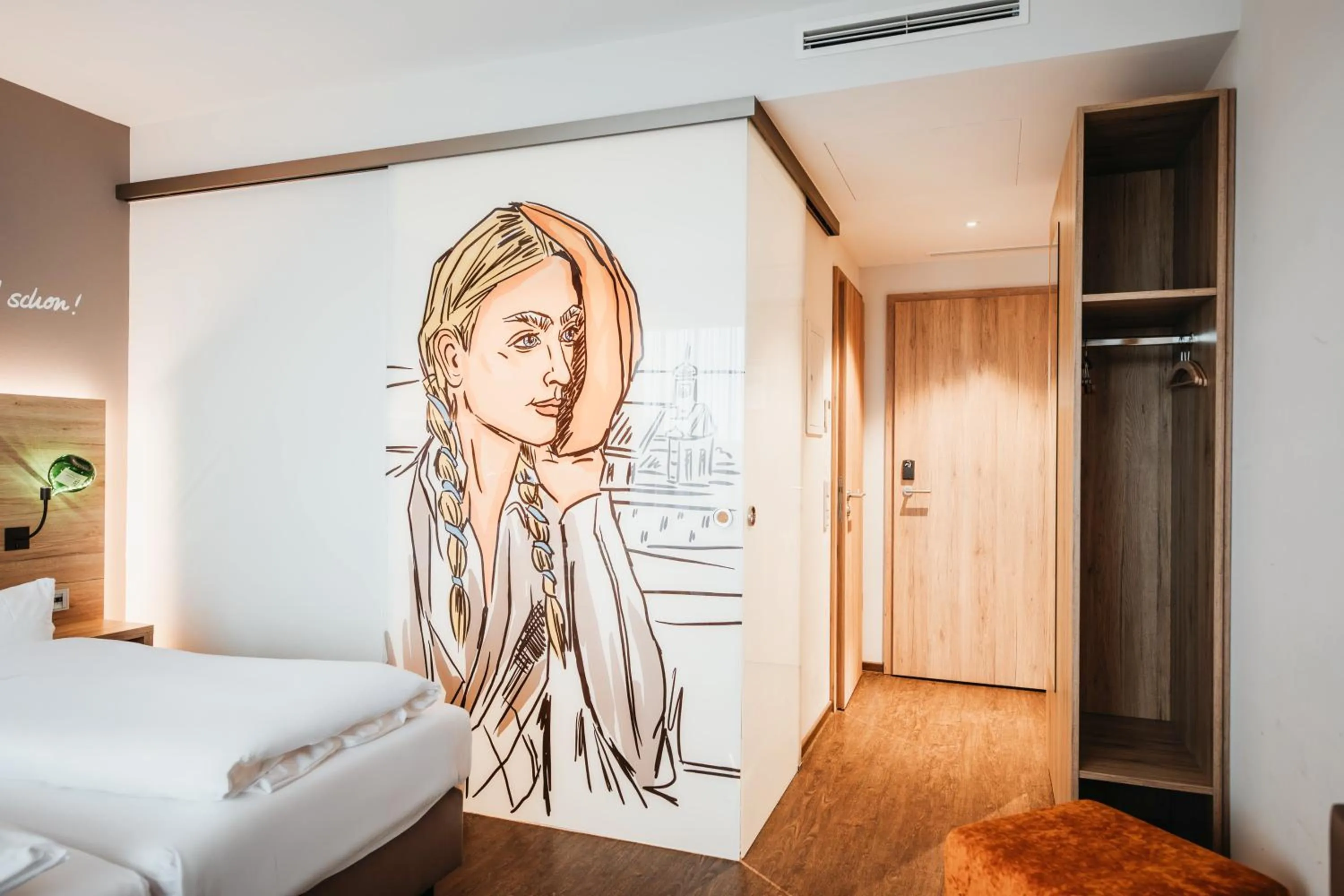 Photo of the whole room, Bed in Sonnenhotel Weingut Römmert Spa und Wellness