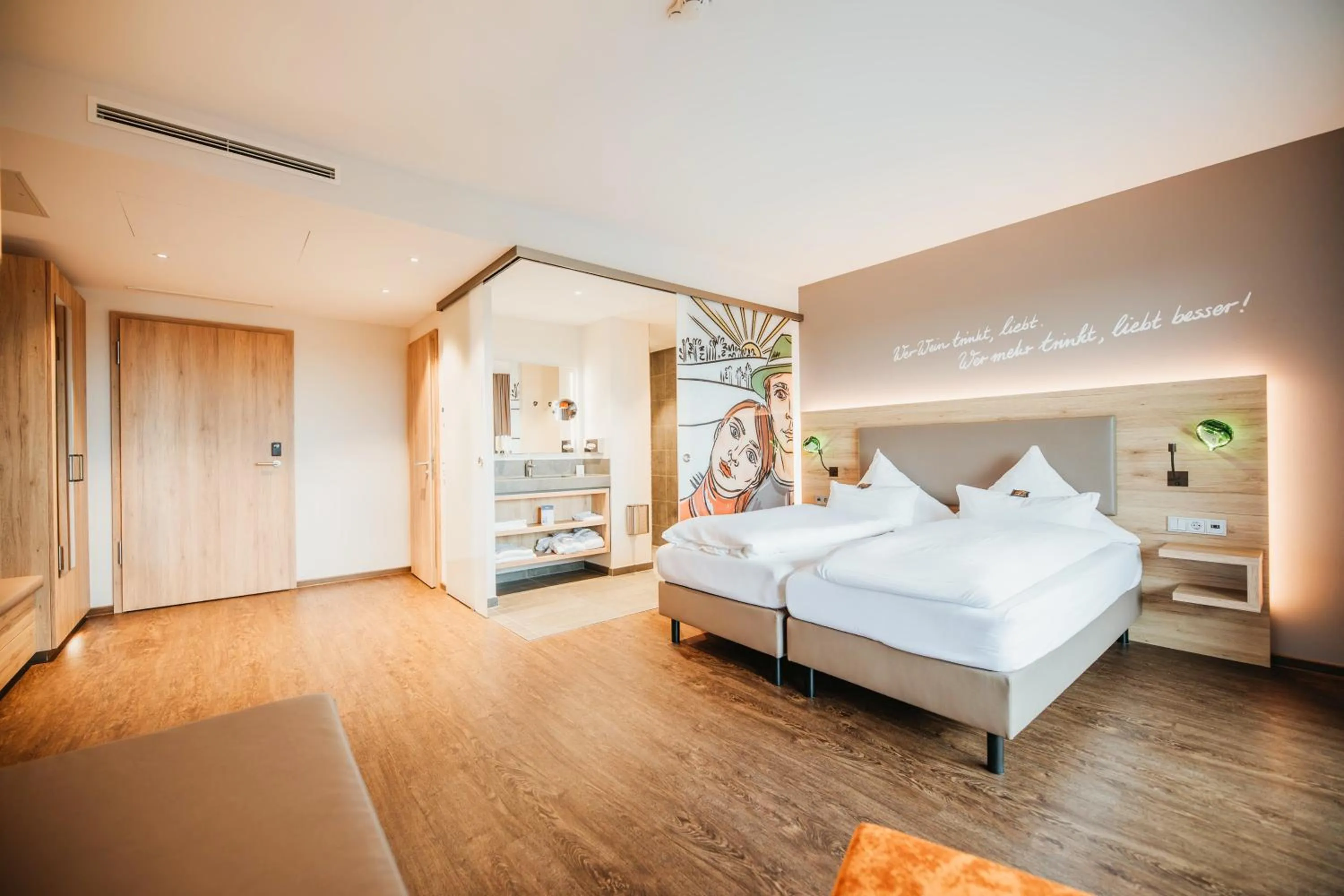 Photo of the whole room, Bed in Sonnenhotel Weingut Römmert Spa und Wellness