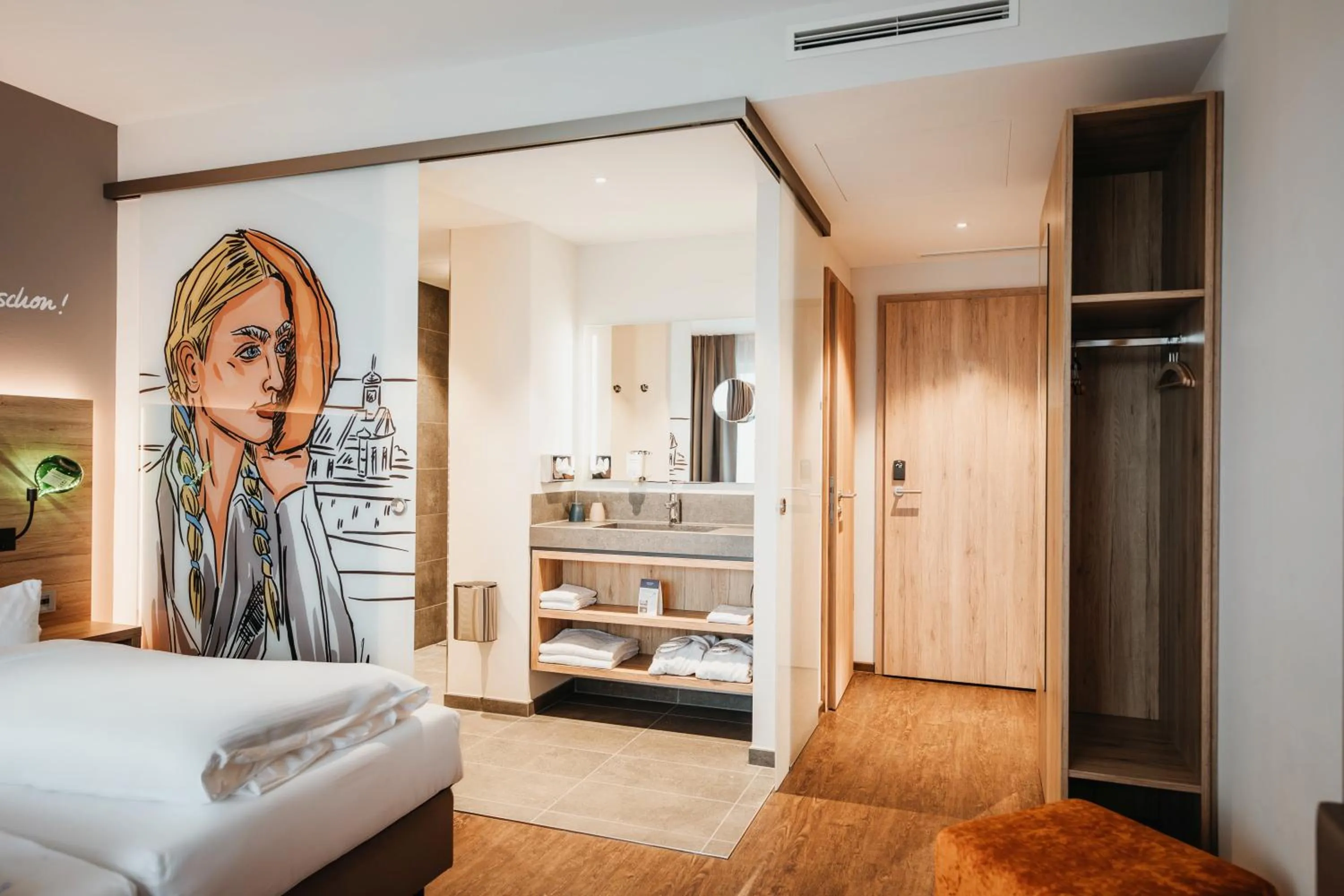 Photo of the whole room, Bed in Sonnenhotel Weingut Römmert Spa und Wellness