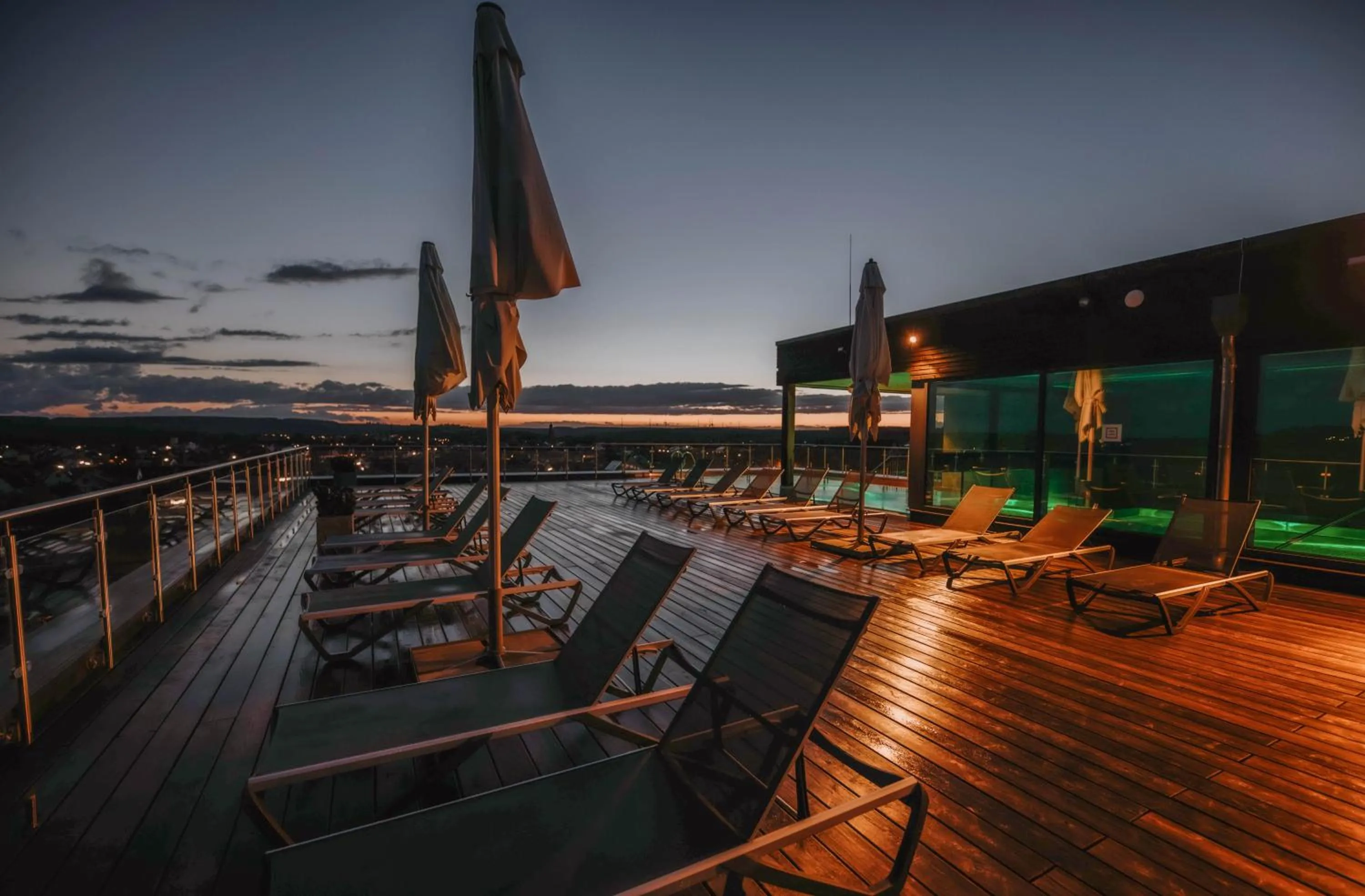 Swimming pool in Sonnenhotel Weingut Römmert Spa und Wellness