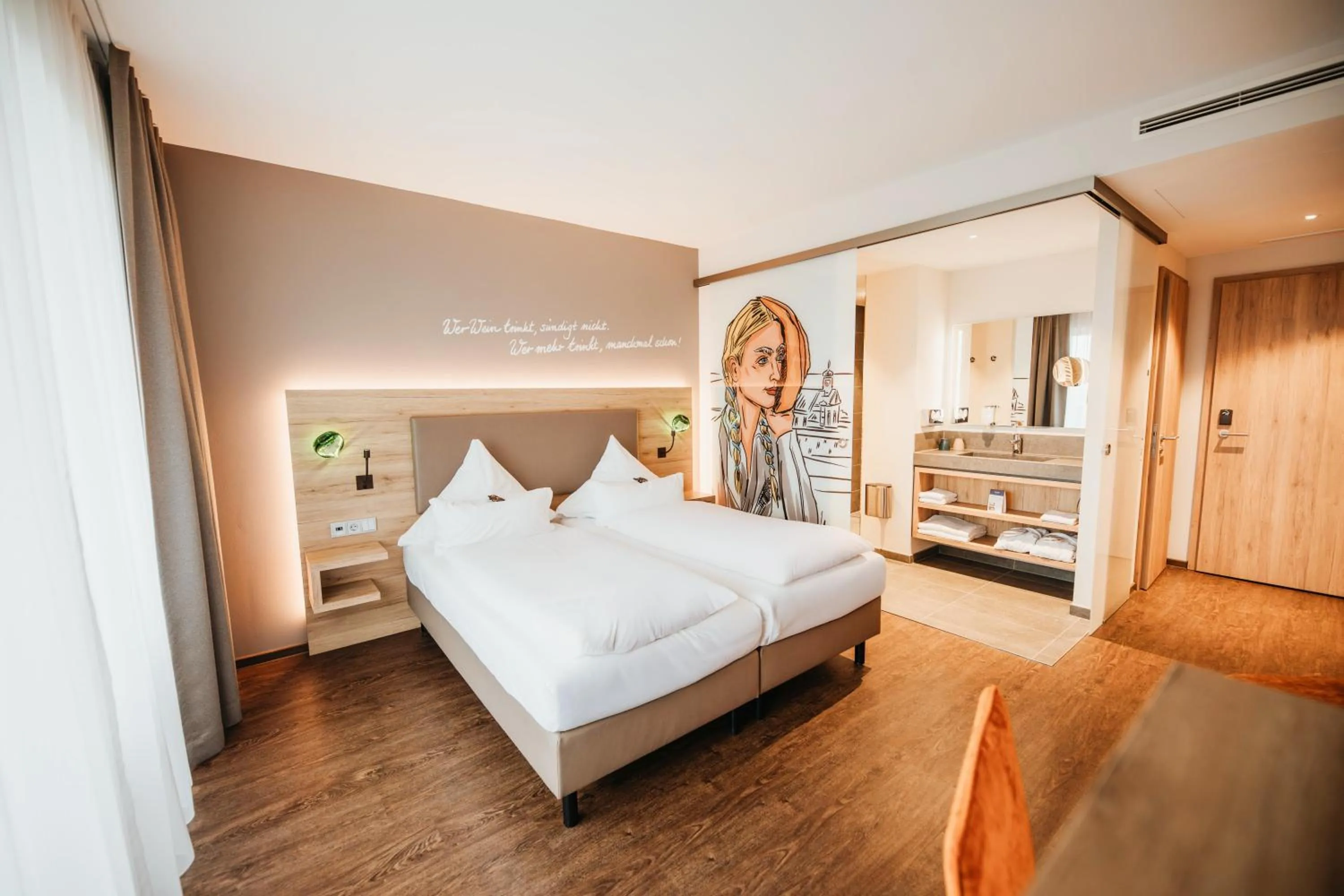 Photo of the whole room, Bed in Sonnenhotel Weingut Römmert Spa und Wellness